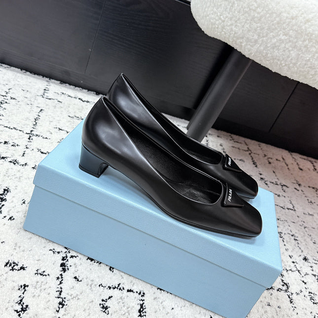 PRADA 26S SQUARE-TOE HIGH HEELS 35MM IN BLACK SHINY CALFSKIN WITH LOGO