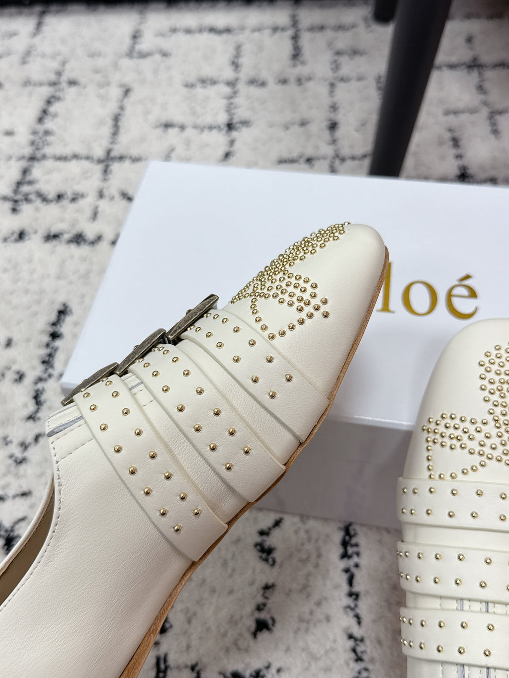 CHLOÉ 26S FLAT SHOES IN WHITE CALFSKIN WITH METAL STUDS