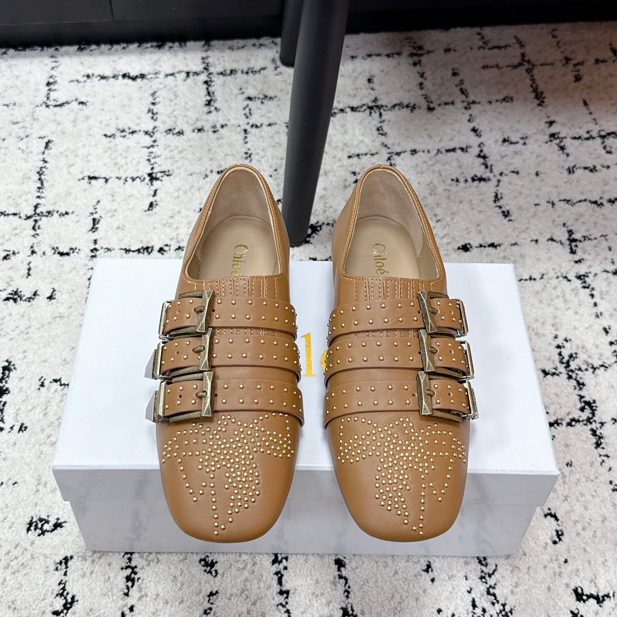 CHLOÉ 26S FLAT SHOES IN BROWN CALFSKIN WITH METAL STUDS