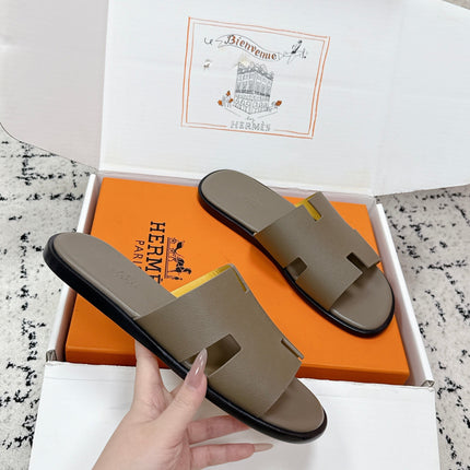 HM 26S IZMIR SANDAL IN ETOUPE LAMBSKIN