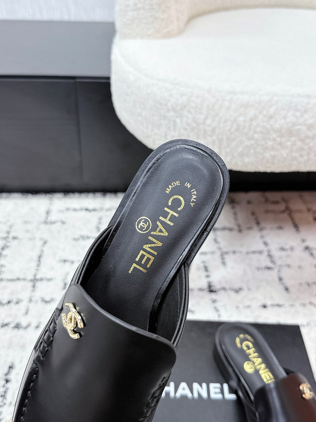 CHANEL 26S MULE LOAFERS IN BLACK SMOOTH CALFSKIN WITH CC LOGO