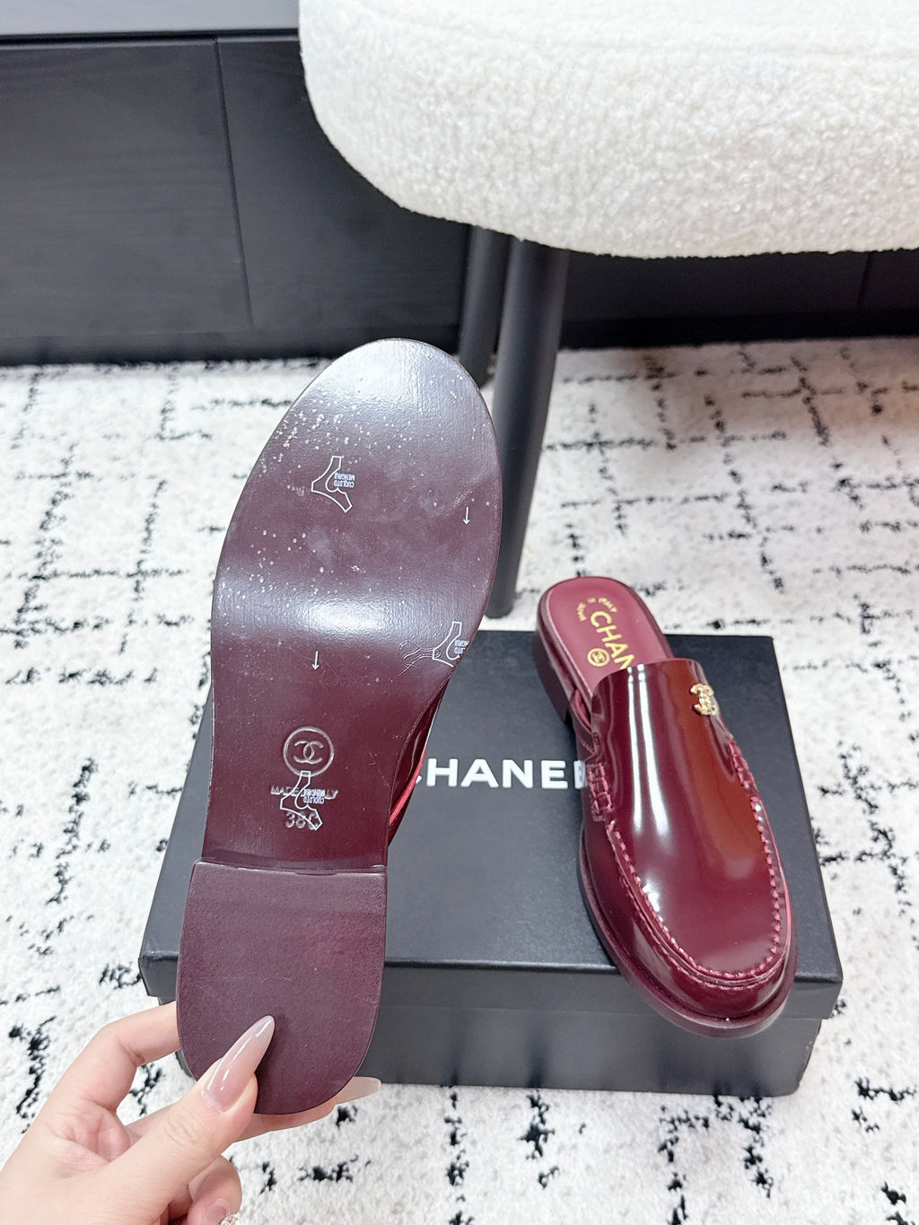 CHANEL 26S MULE LOAFERS IN BURGUNDY RED PATENT CALFSKIN WITH CC LOGO