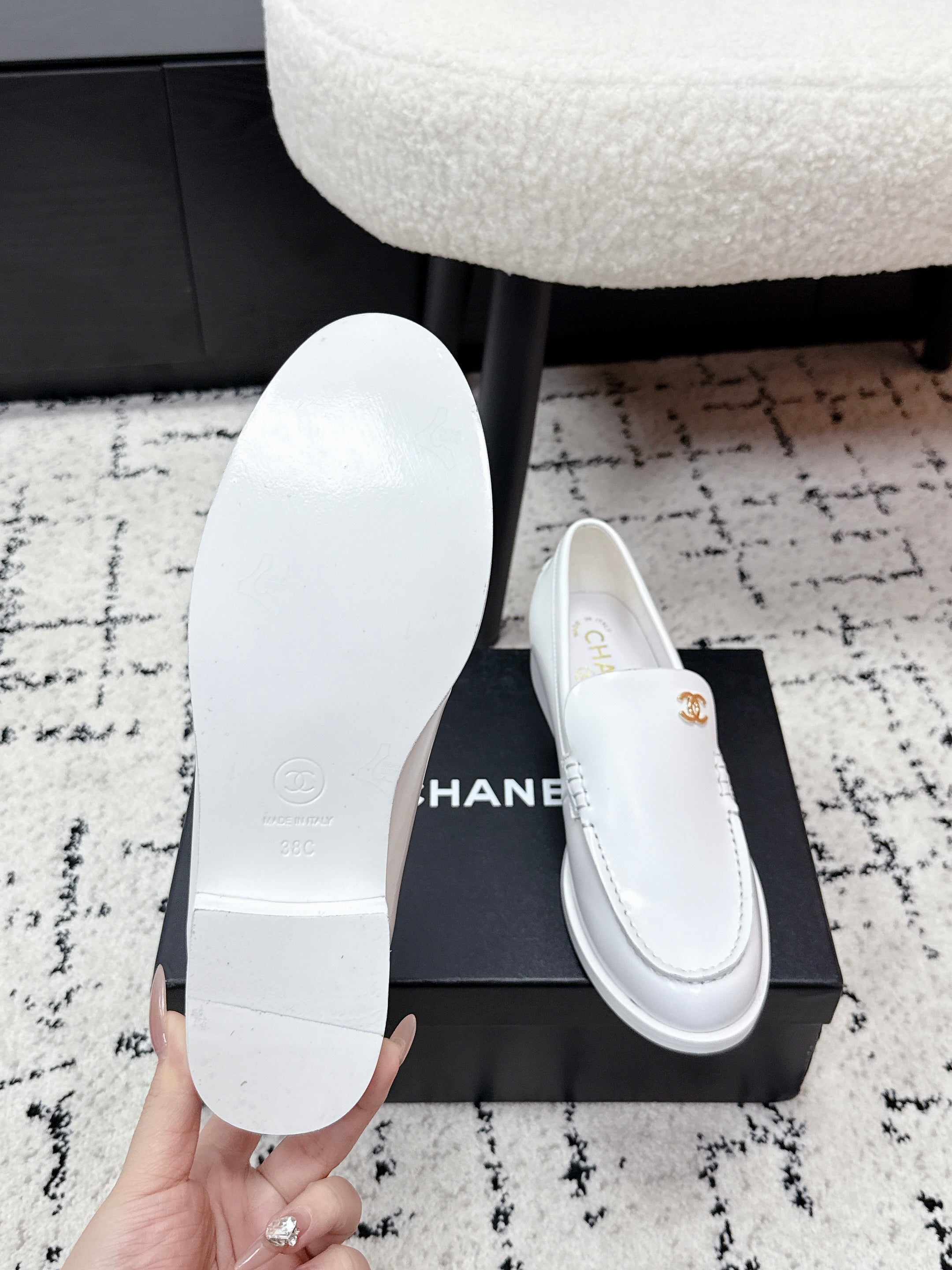 CHANEL 26S LOAFERS IN WHITE SMOOTH CALFSKIN WITH CC LOGO