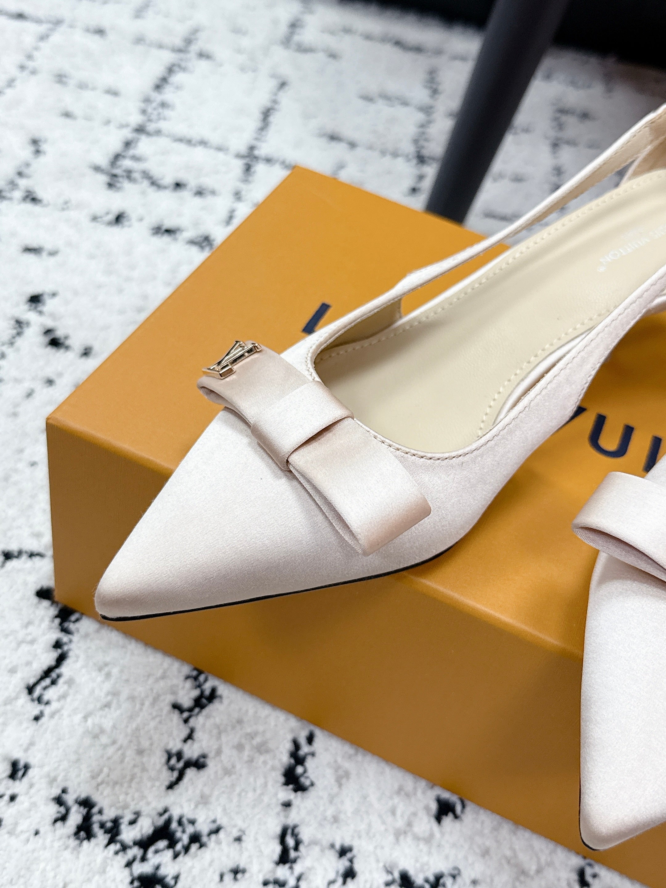LV 26S SLINGBACK PUMPS 50MM IN NUDE PINK SATIN WITH BOW