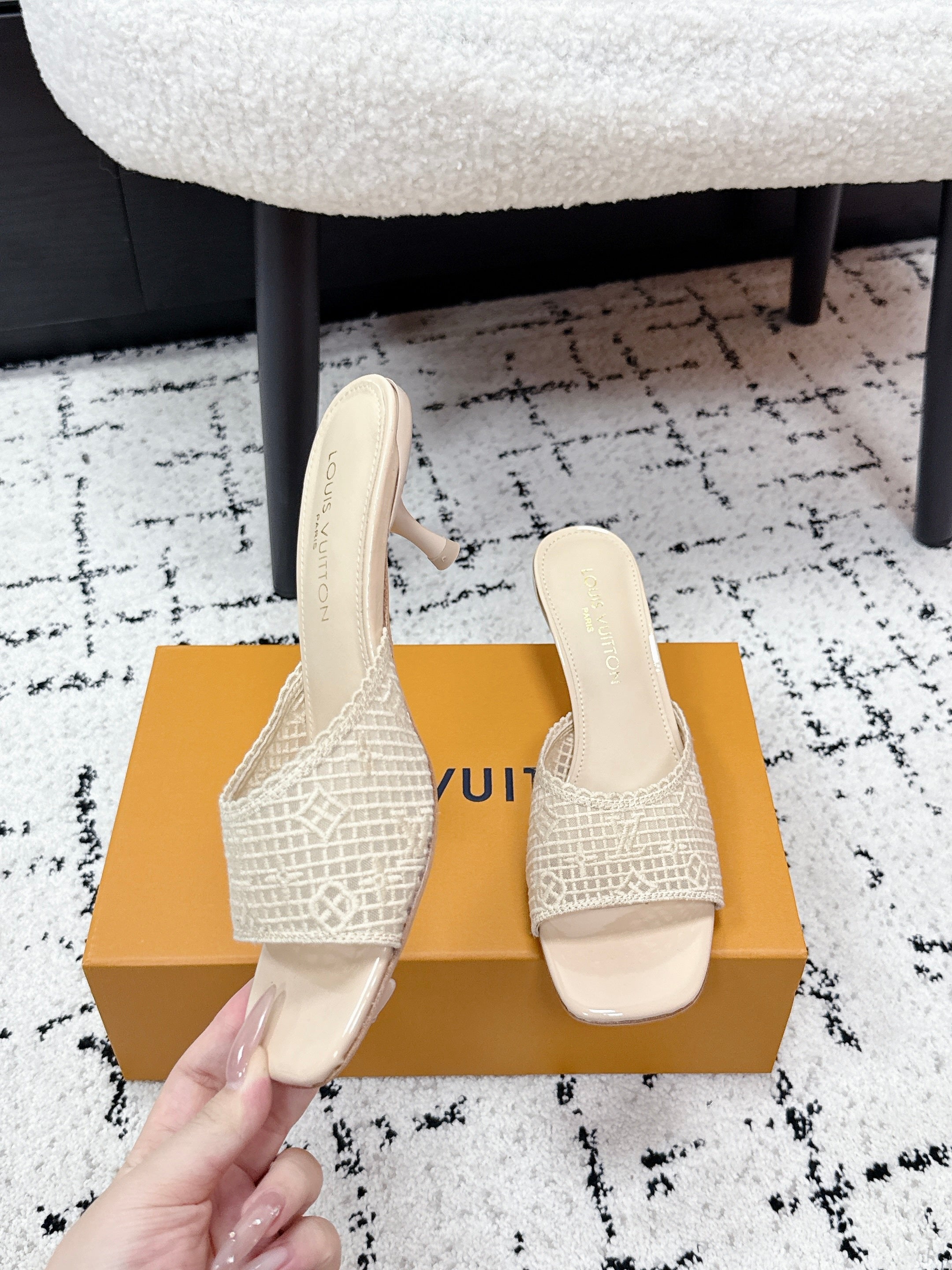 LV 26S 6 AM MULE 55MM IN BEIGE EMBROIDERED FABRIC