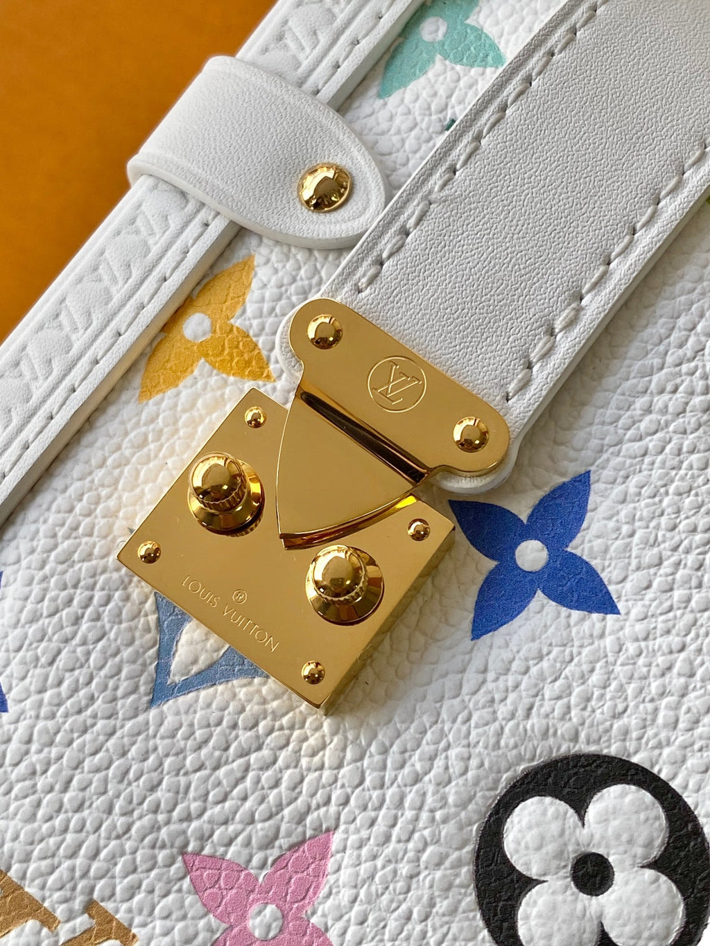 LV 25S SIDE TRUNK MM BAG 23 IN WHITE CALFSKIN GOLD HARDWARE