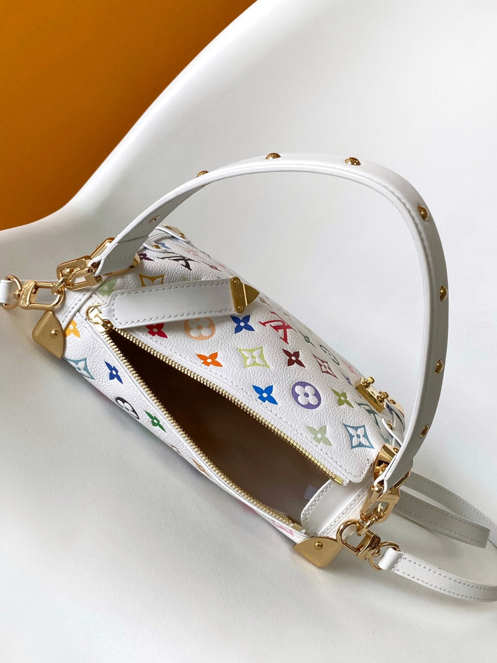 LV 25S SIDE TRUNK MM BAG 23 IN WHITE CALFSKIN GOLD HARDWARE