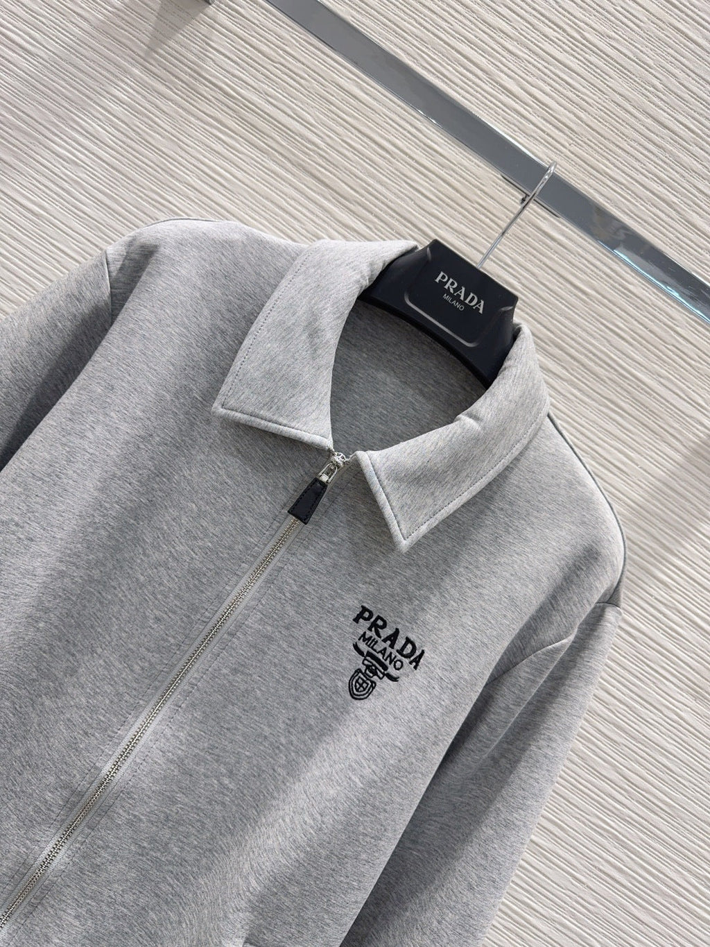 PRADA 26S SUIT 676