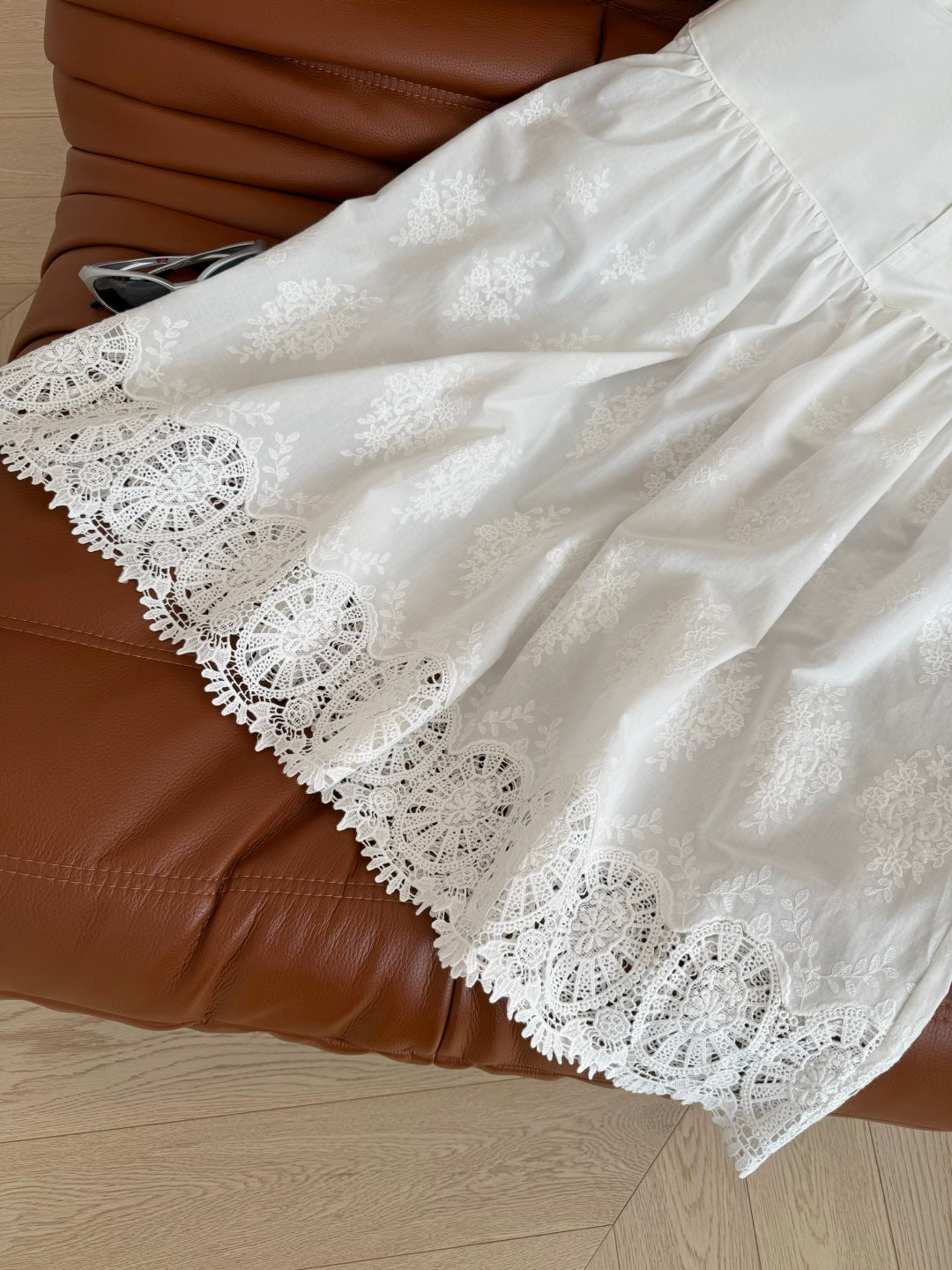 WHITE DRESS 25S WITH LACE EMBROIDERY 265759