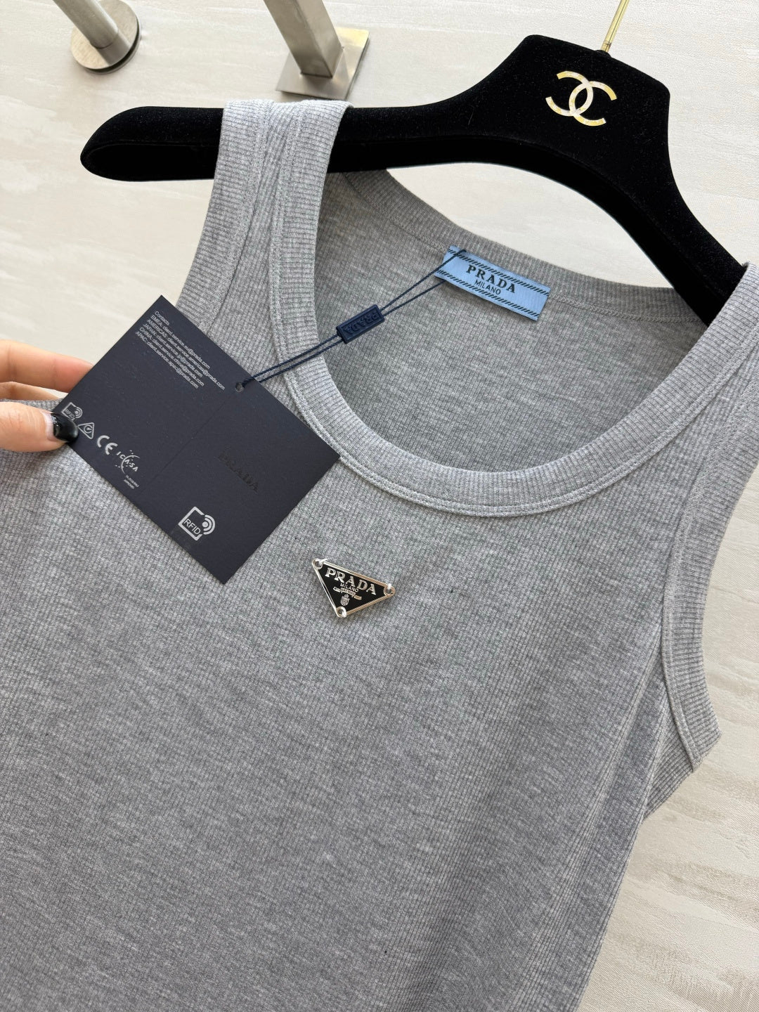 PRADA 26S SLEEVELESS TOP STYLE 919