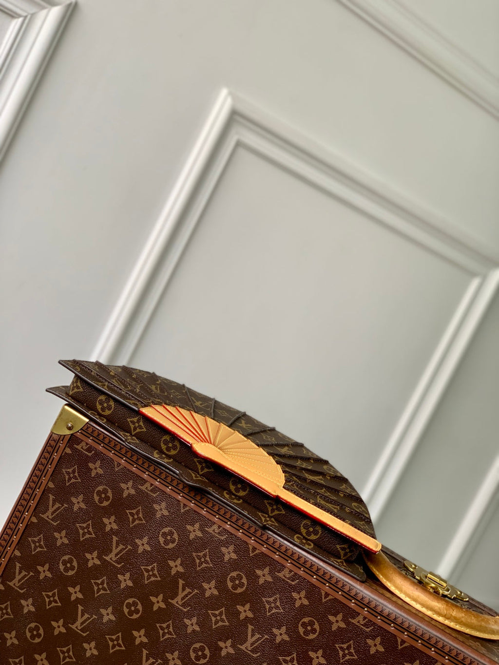 LV FAN 37 IN BROWN MONOGRAM COATED CANVAS AND CALFSKIN