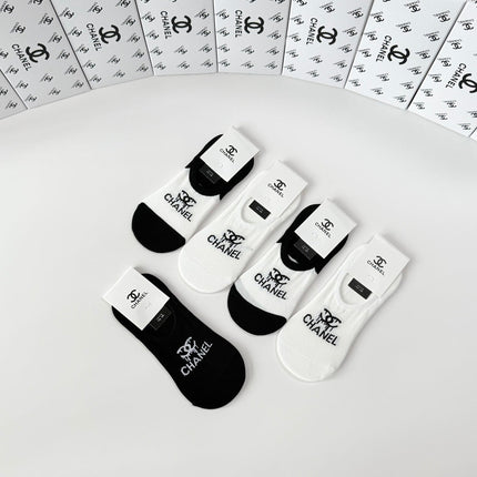 CHANEL 26S NO-SHOW SOCKS 402505 (1 BOX)