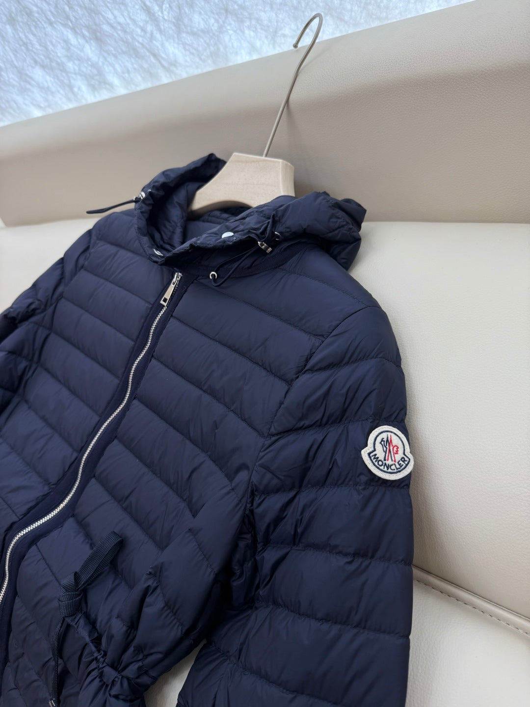 MONCLER 25S SHORT DOWN JACKET WITH DRAWSTRING 402