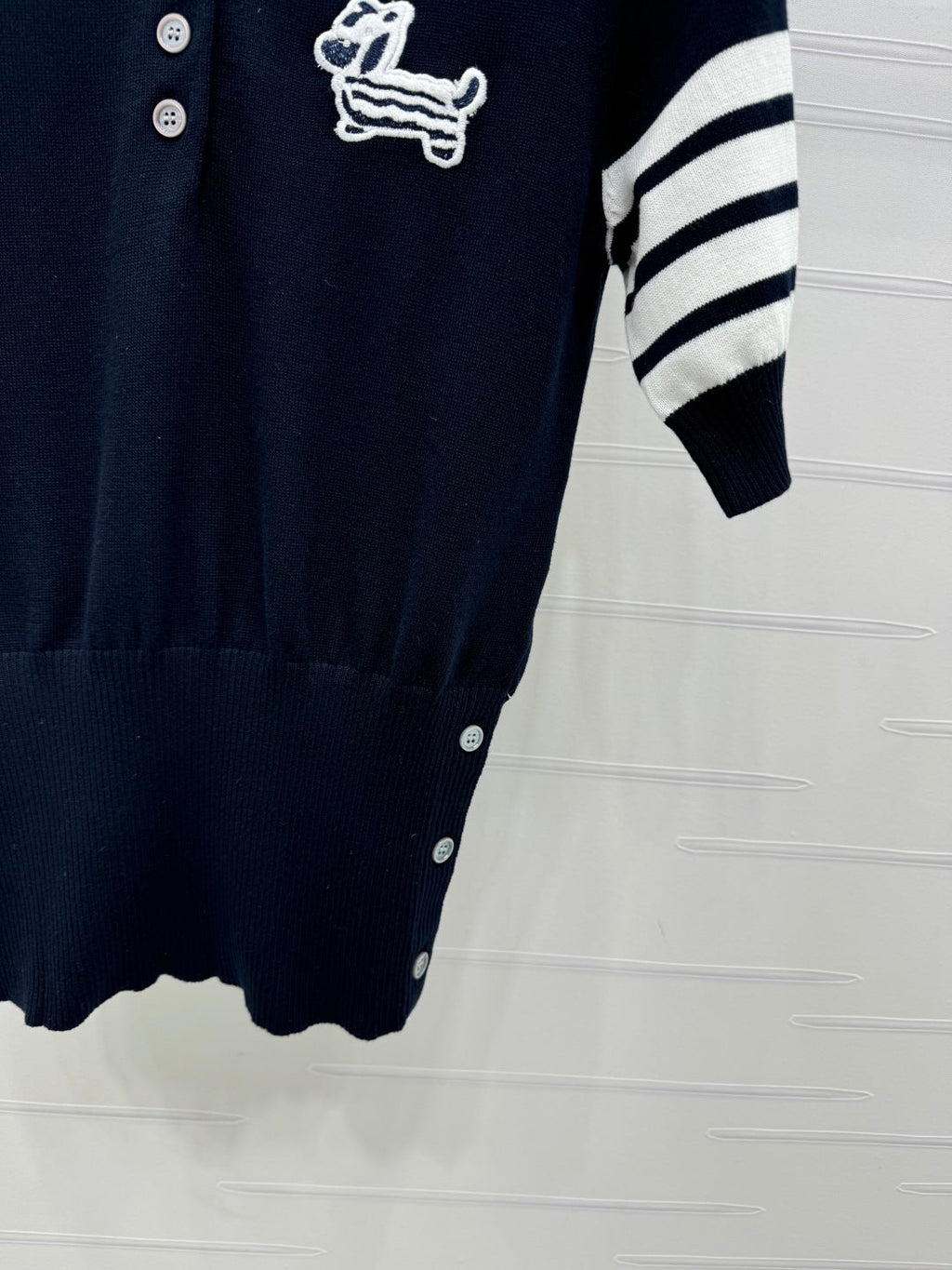 THOM SHORT-SLEEVE KNIT SWEATER WITH EMBROIDERED DOG MOTIF 274850