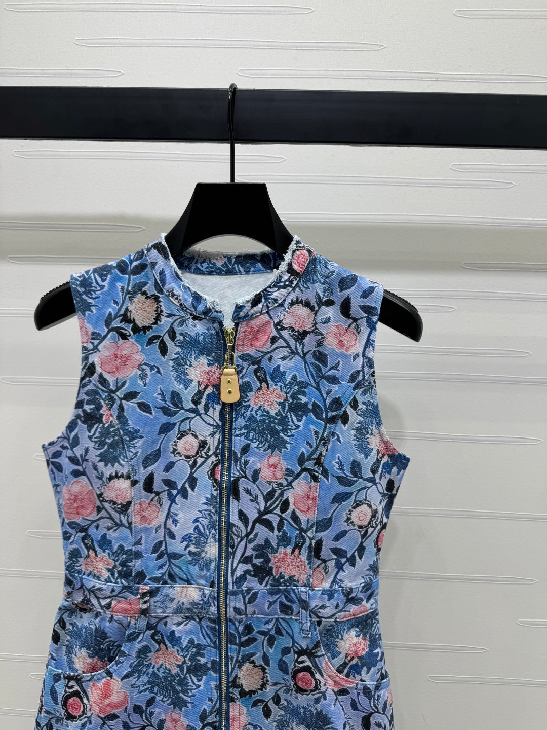 LV 25S ROUND NECK SLEEVELESS DRESS 264202