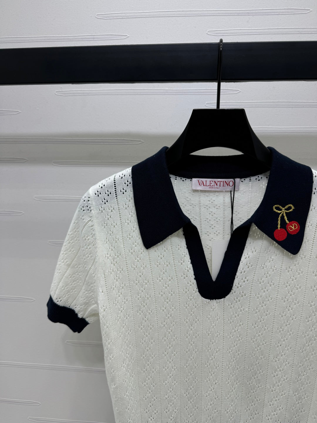 VALENTINO 25S HOLLOW V-NECK BLOUSE 264161