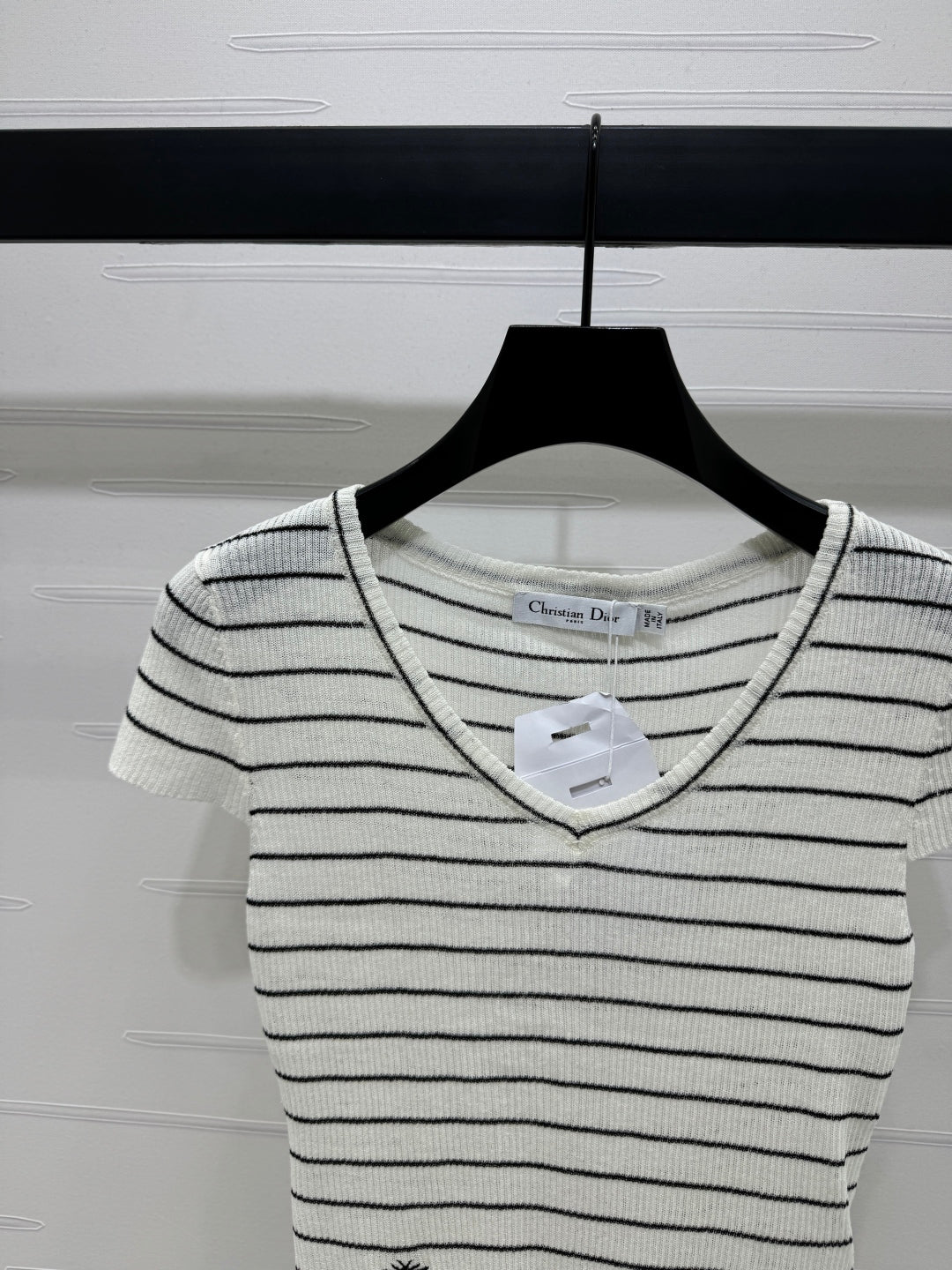 DIOR 25S SHORT SLEEVE STRIPED V-NECK SWEATER 264078