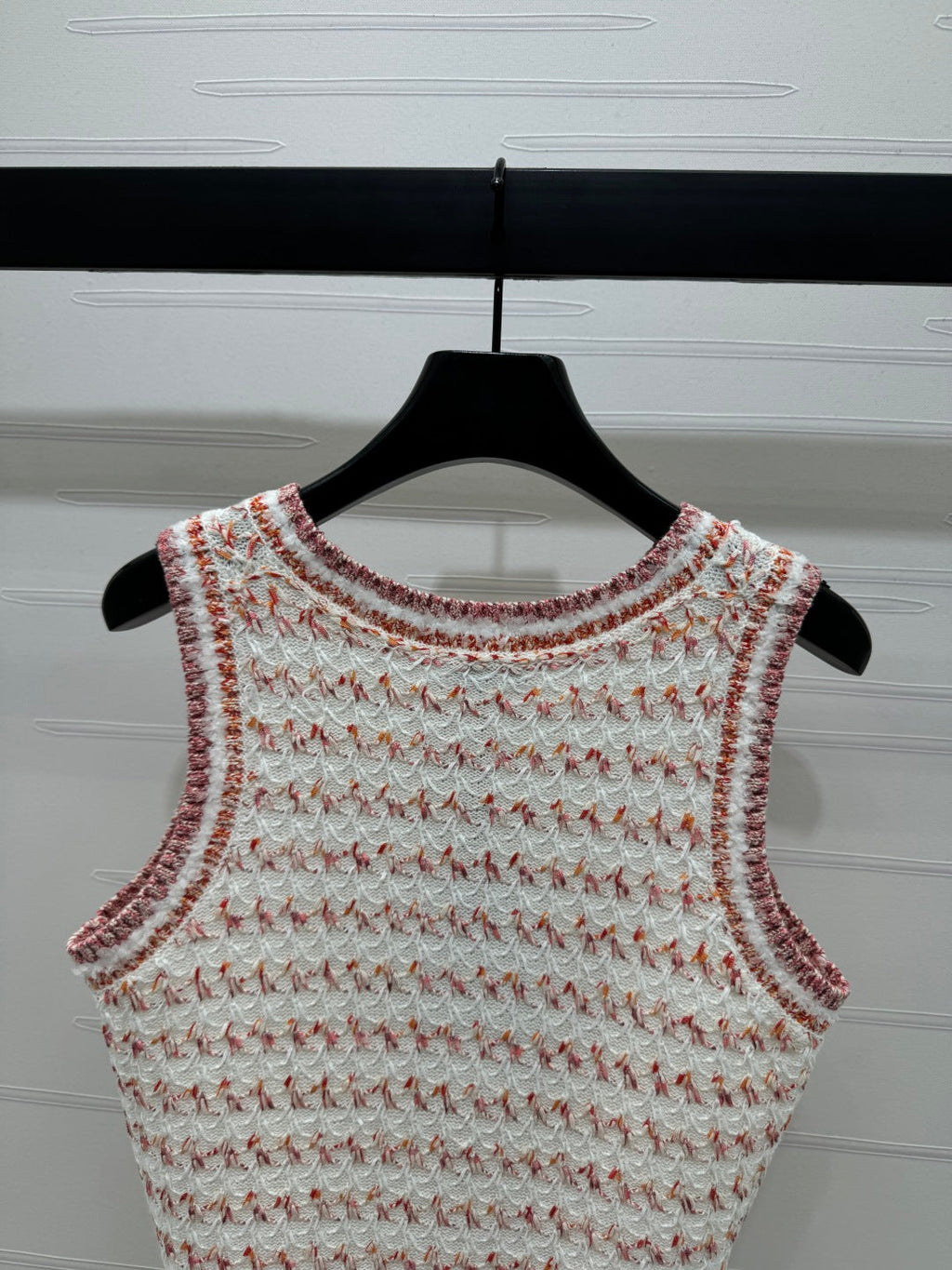 CHANEL 25S ROUND NECK KNITTED VEST WITH PEARL TAG 264029