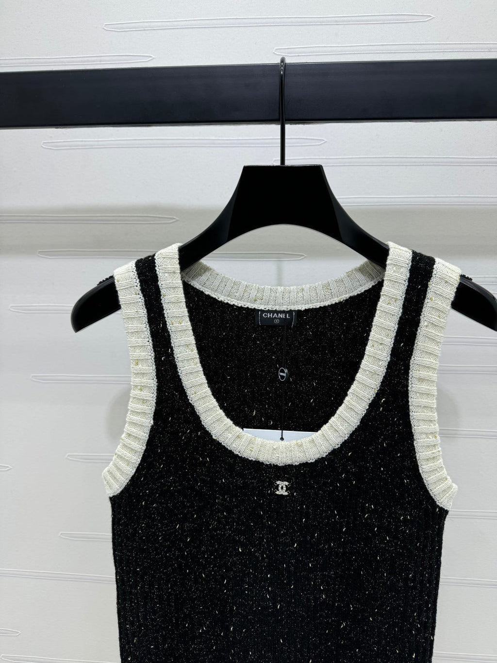 CHANEL ROUND-NECK SEQUIN KNIT VEST 274865