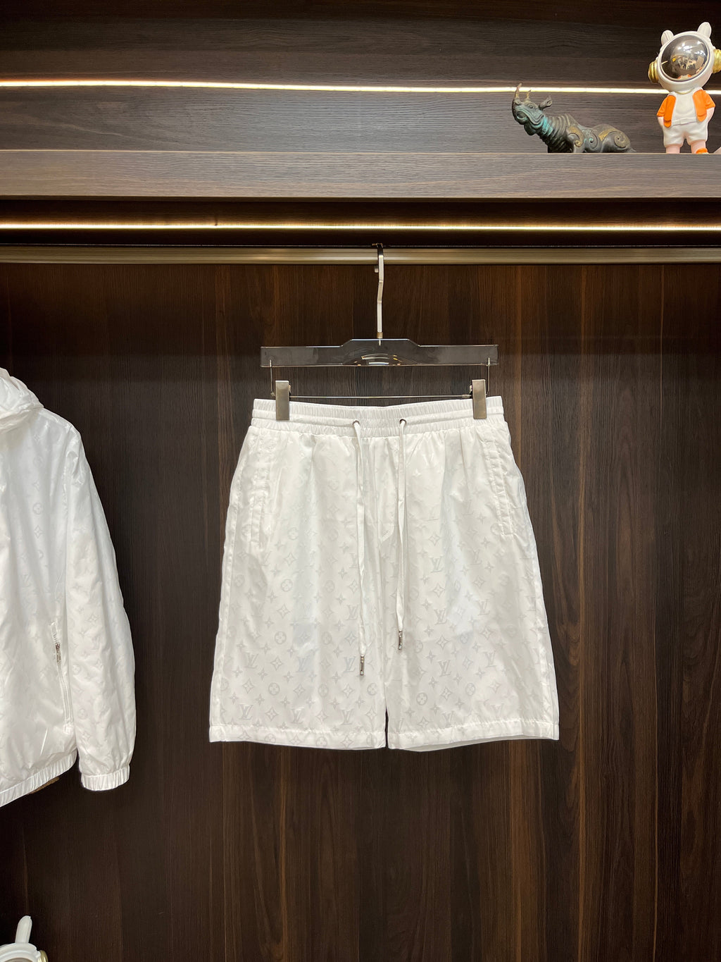 LV SET JACKET AND PANTS WHITE 239590