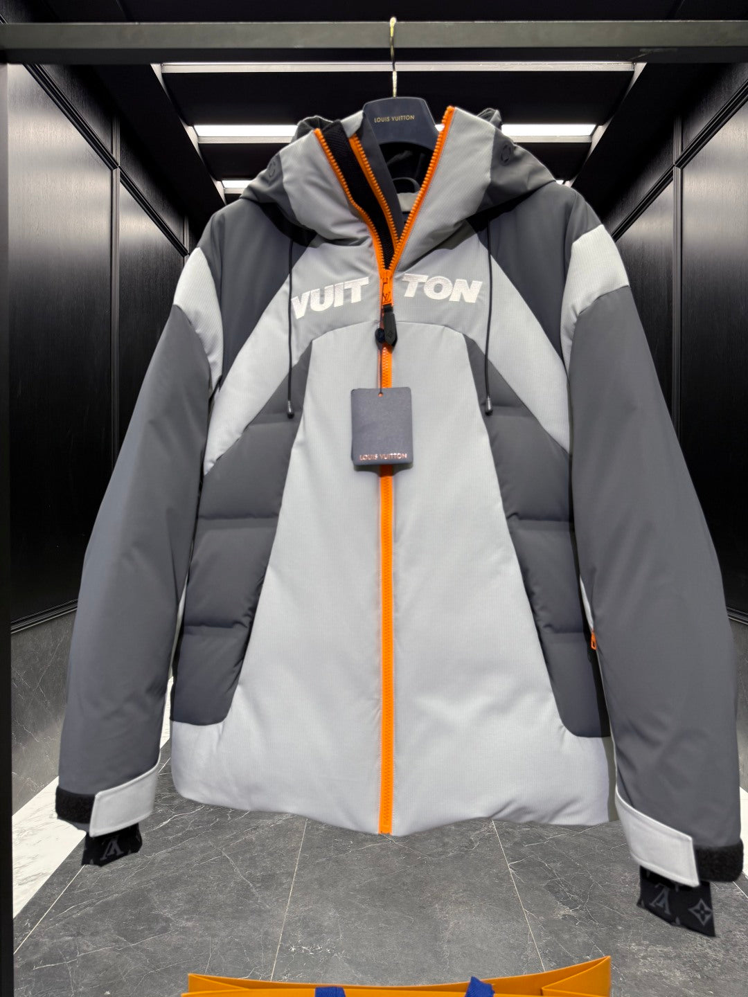 LV 25S DOWN JACKET 566132