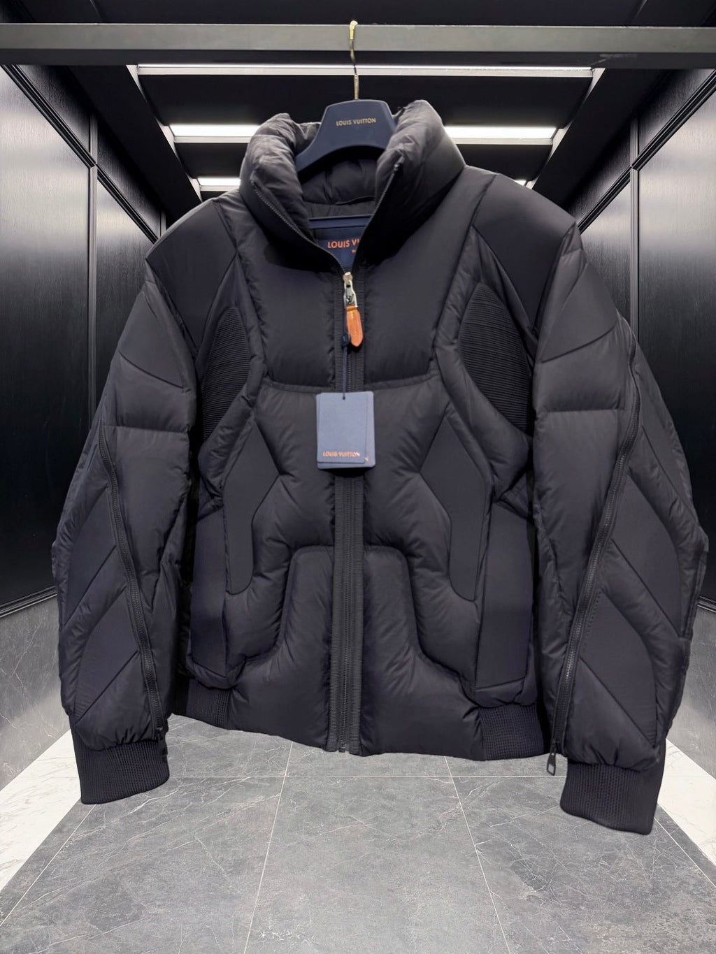 LV 25S DOWN JACKET 574436