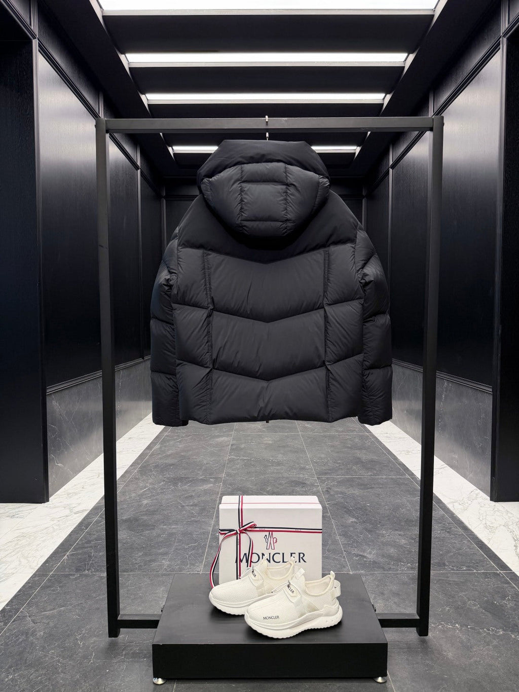 MONCLER 25S DOWN JACKET 359