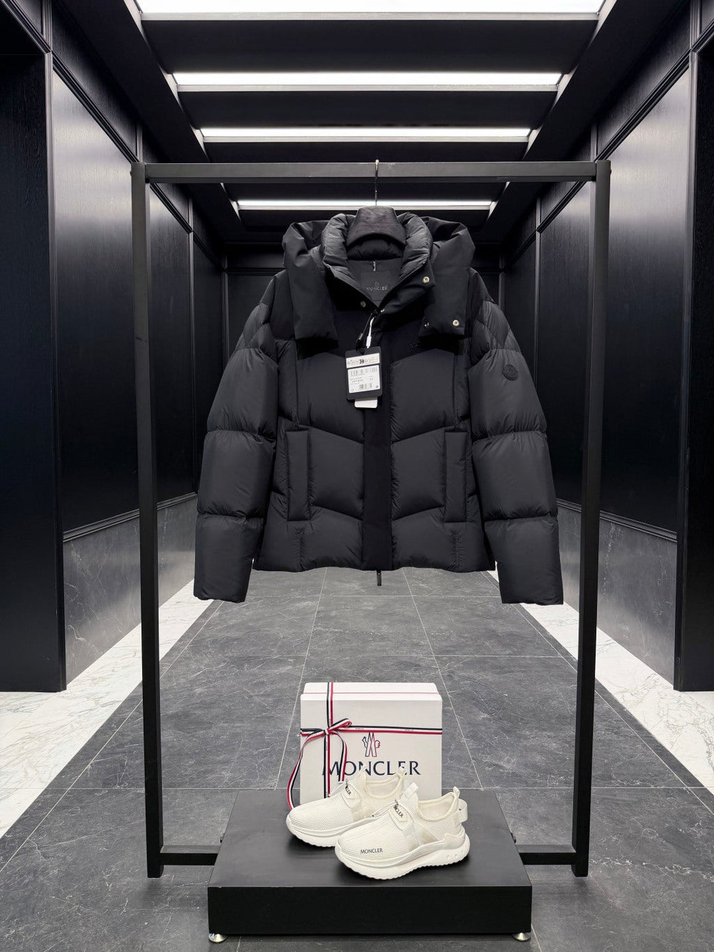 MONCLER 25S DOWN JACKET 359