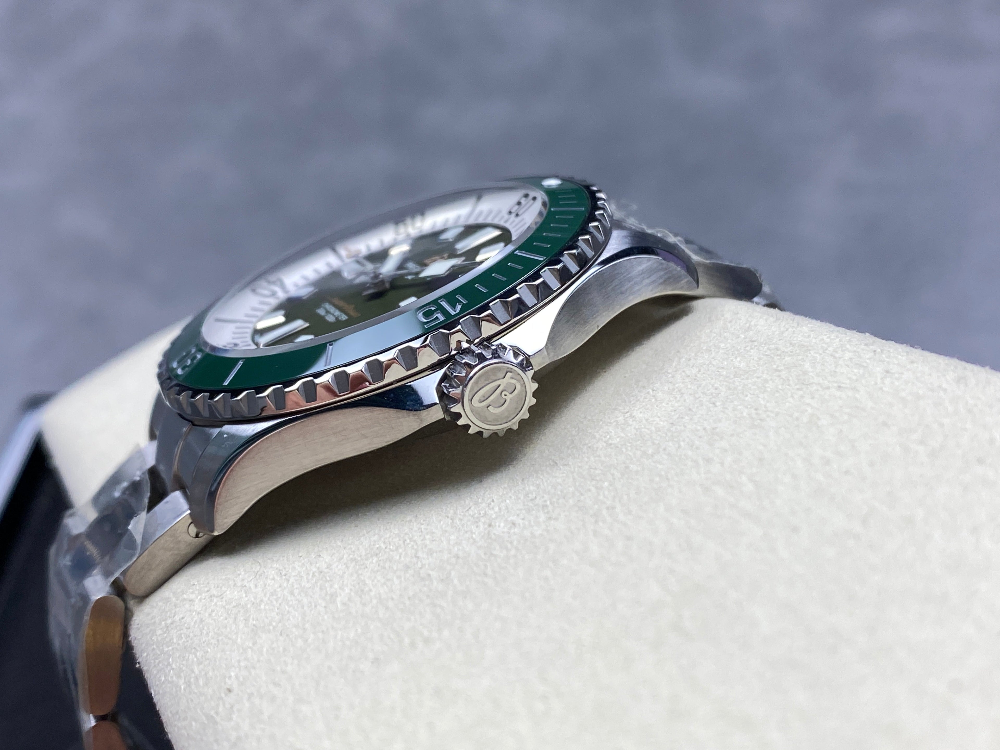 SUPEROCEAN AUTOMATIC 44 STEEL CASE GREEN CERAMIC BEZEL