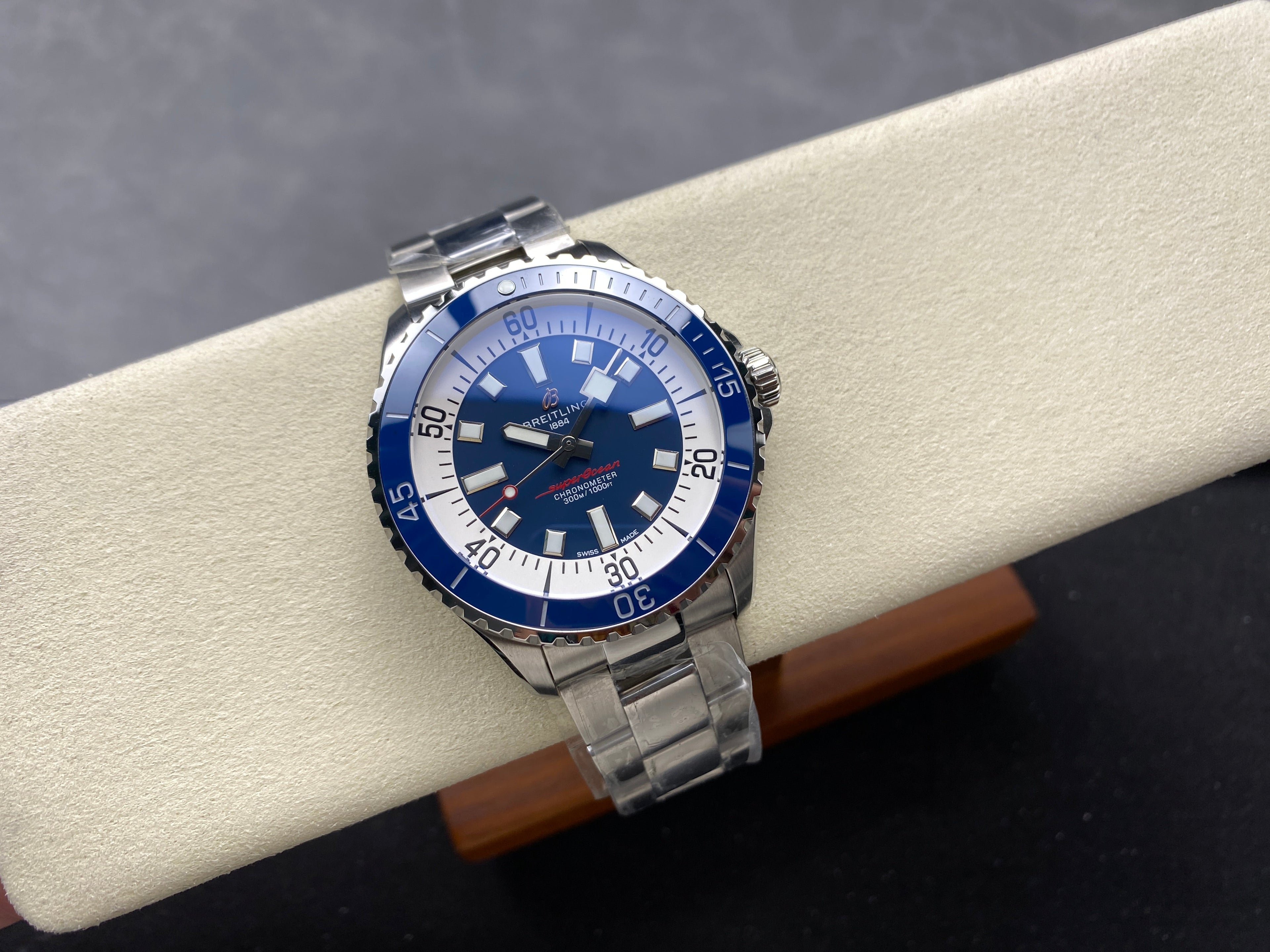 SUPEROCEAN AUTOMATIC 44 STEEL CASE BLUE AND WHITE DIAL