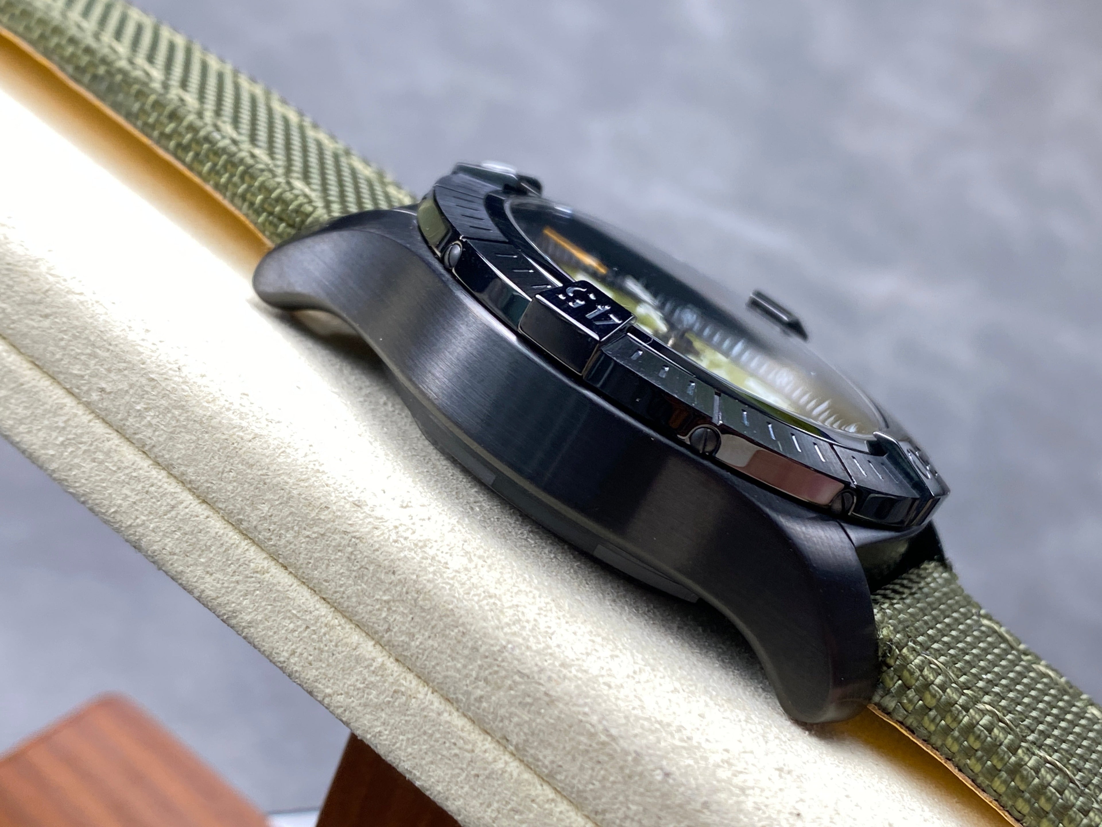 AVENGER CHRONOGRAPH TITANIUM CASE ARMY GREEN NYLON STRAP