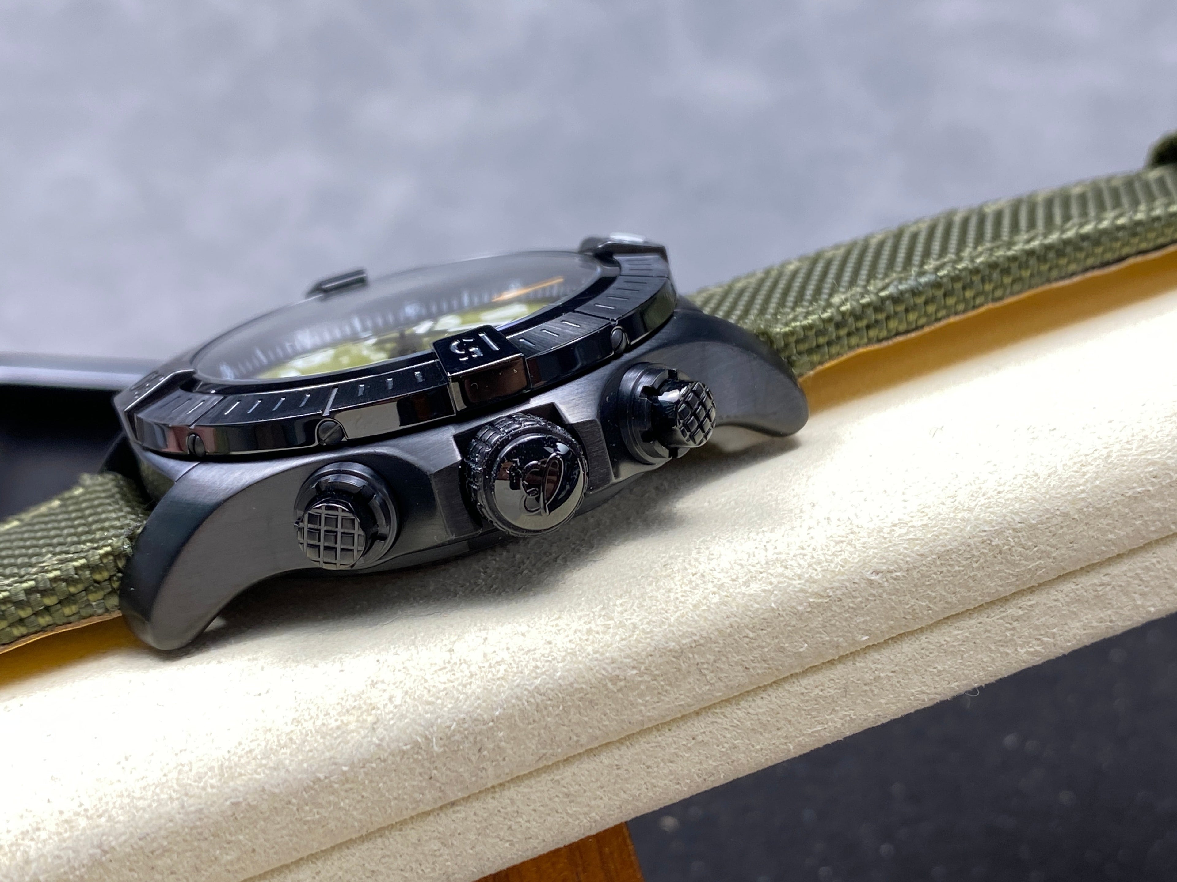 AVENGER CHRONOGRAPH TITANIUM CASE ARMY GREEN NYLON STRAP