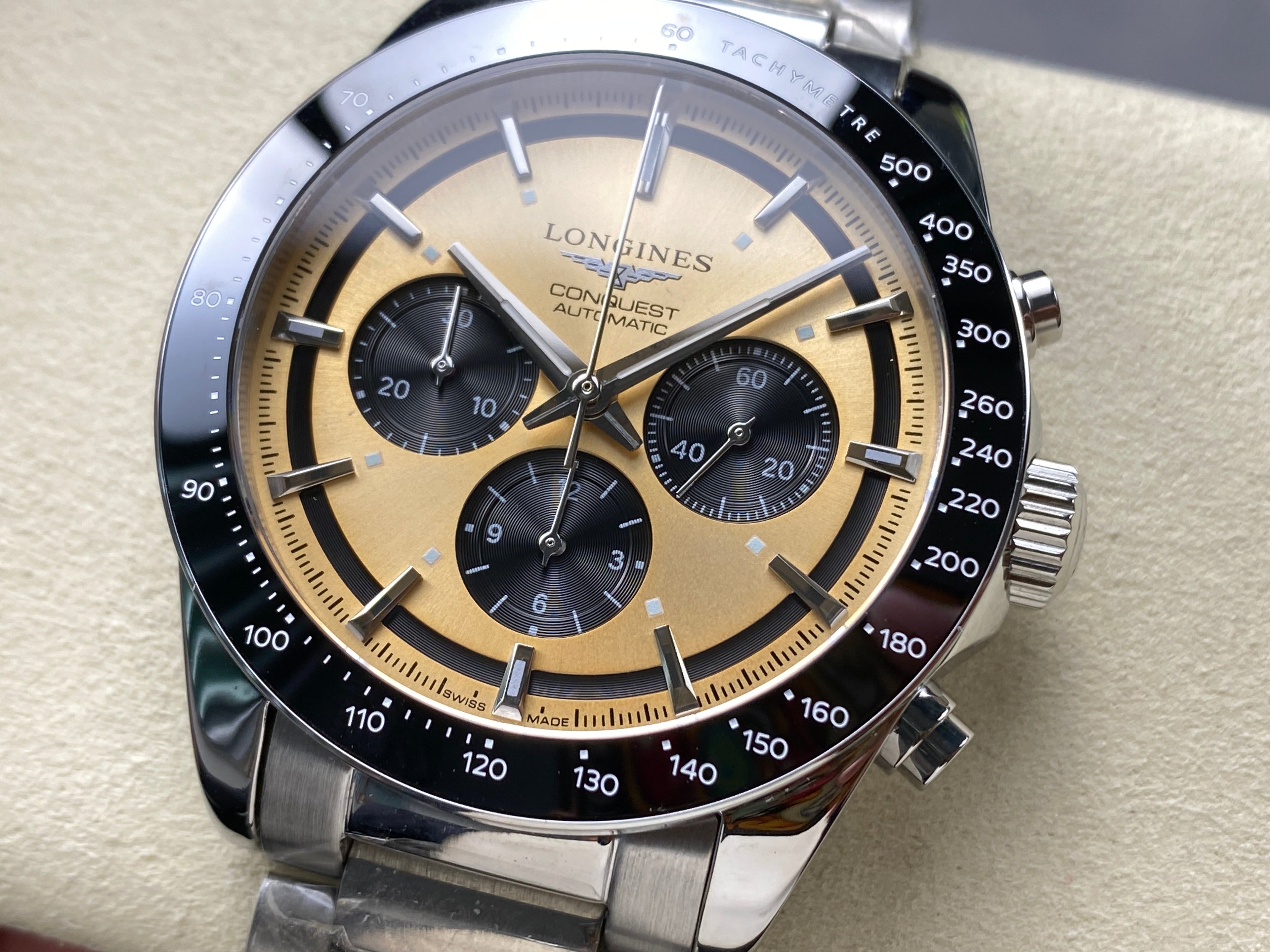 CONQUEST CHRONOGRAPH 42 MM SILVER CASE WITH GOLD DIAL
