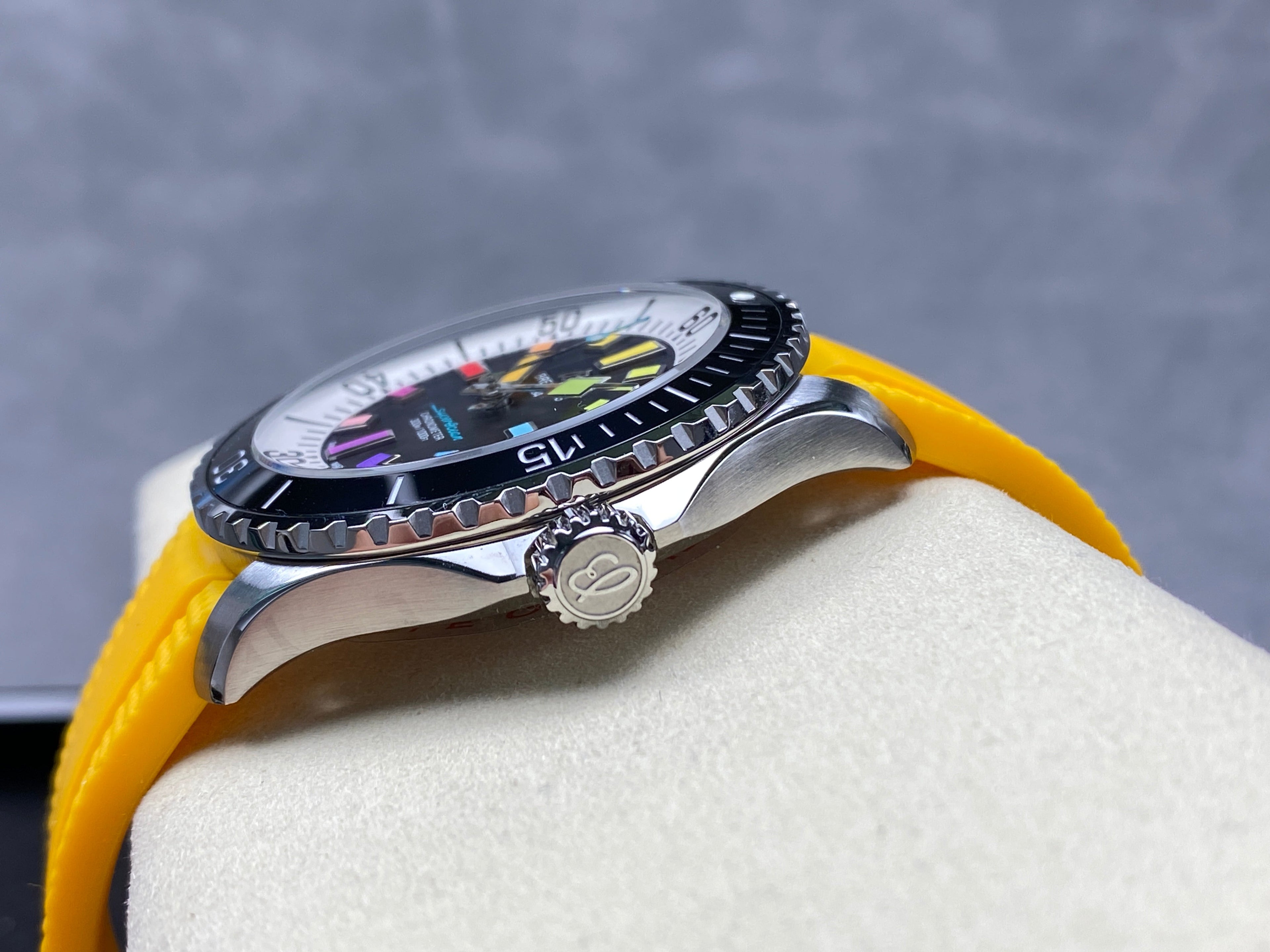 SUPEROCEAN 44 STEEL CASE YELLOW RUBBER STRAP