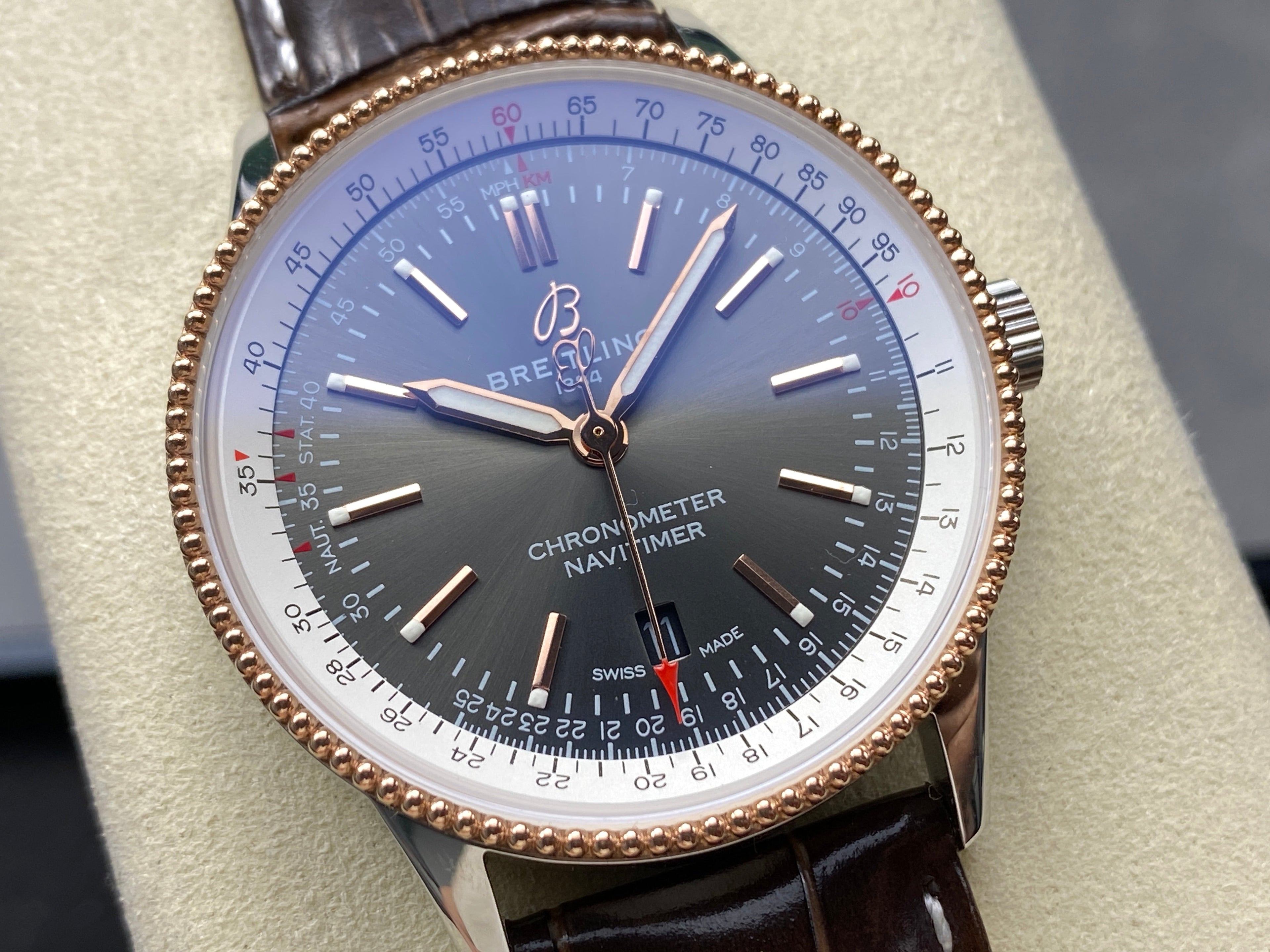 NAVITIMER AUTOMATIC 41 RED GOLD AND STEEL CASE BLACK MIX WHITE DIAL