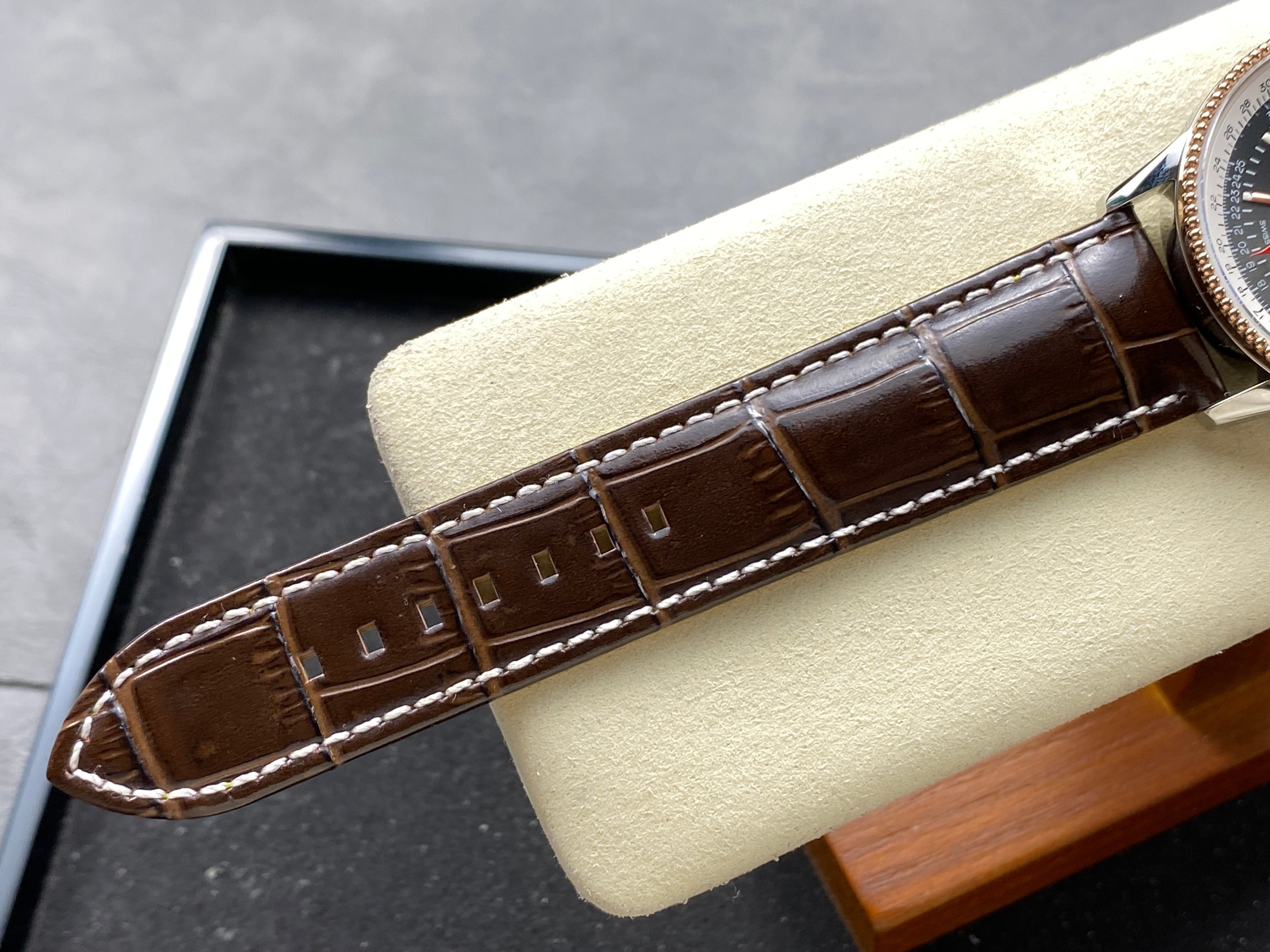 NAVITIMER AUTOMATIC 41 RED GOLD AND STEEL CASE BLACK MIX WHITE DIAL