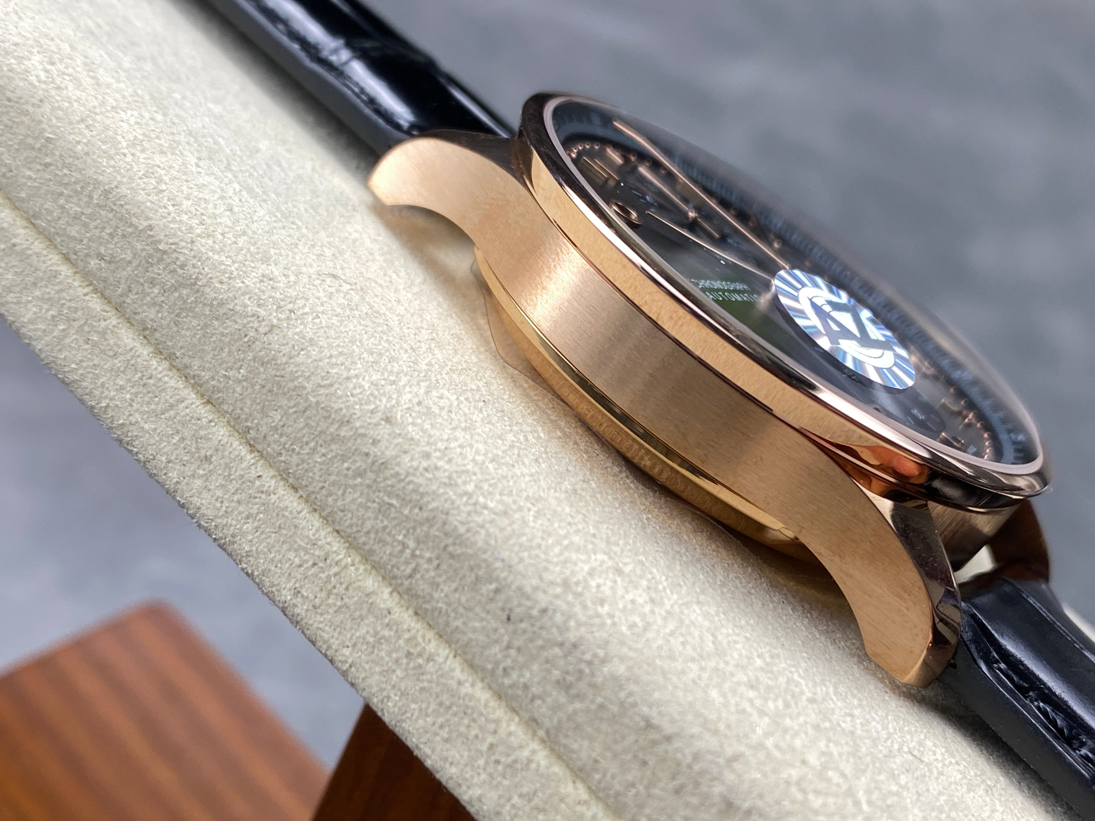 PORTUGIESER AUTOMATIC 40 MM WATCH ROSE GOLD CASE WITH BLACK LEATHER STRAP AND DIAL