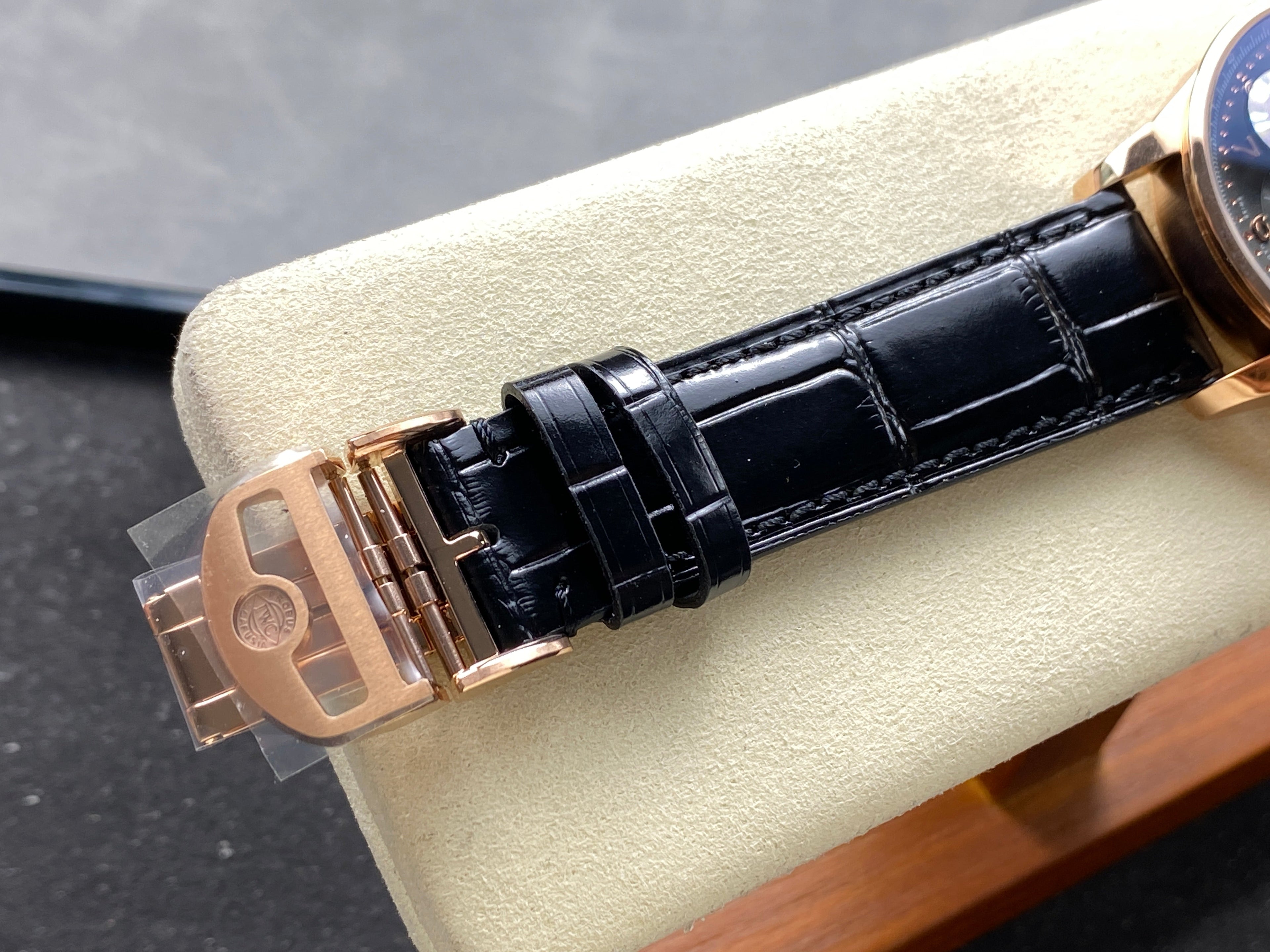PORTUGIESER AUTOMATIC 40 MM WATCH ROSE GOLD CASE WITH BLACK LEATHER STRAP AND DIAL