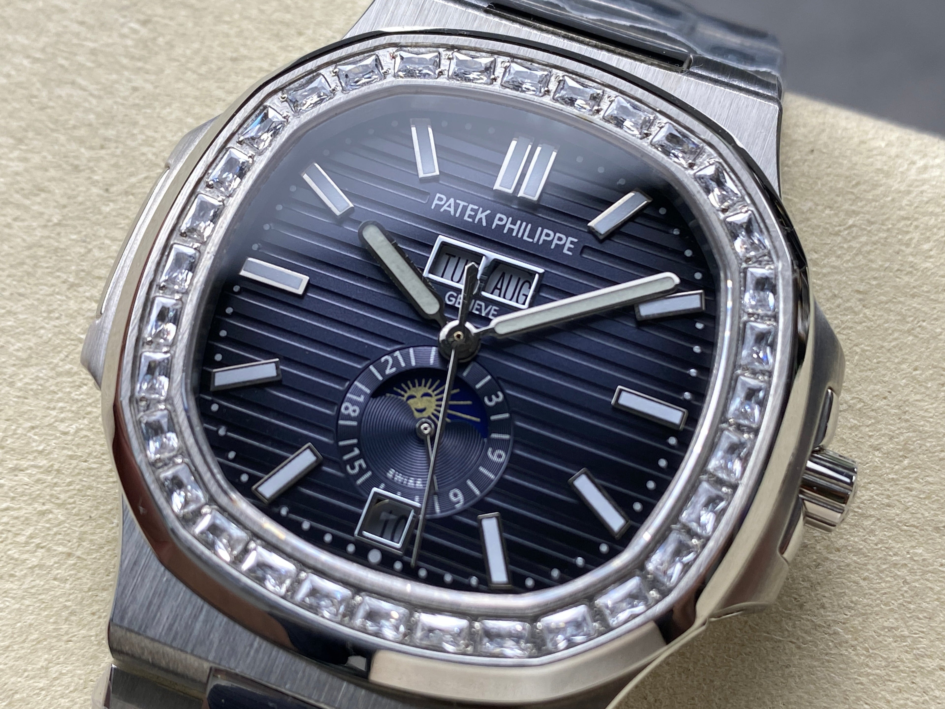 NAUTILUS STEEL ATTACHED DIAMOND BEZEL DARK BLUE DIAL