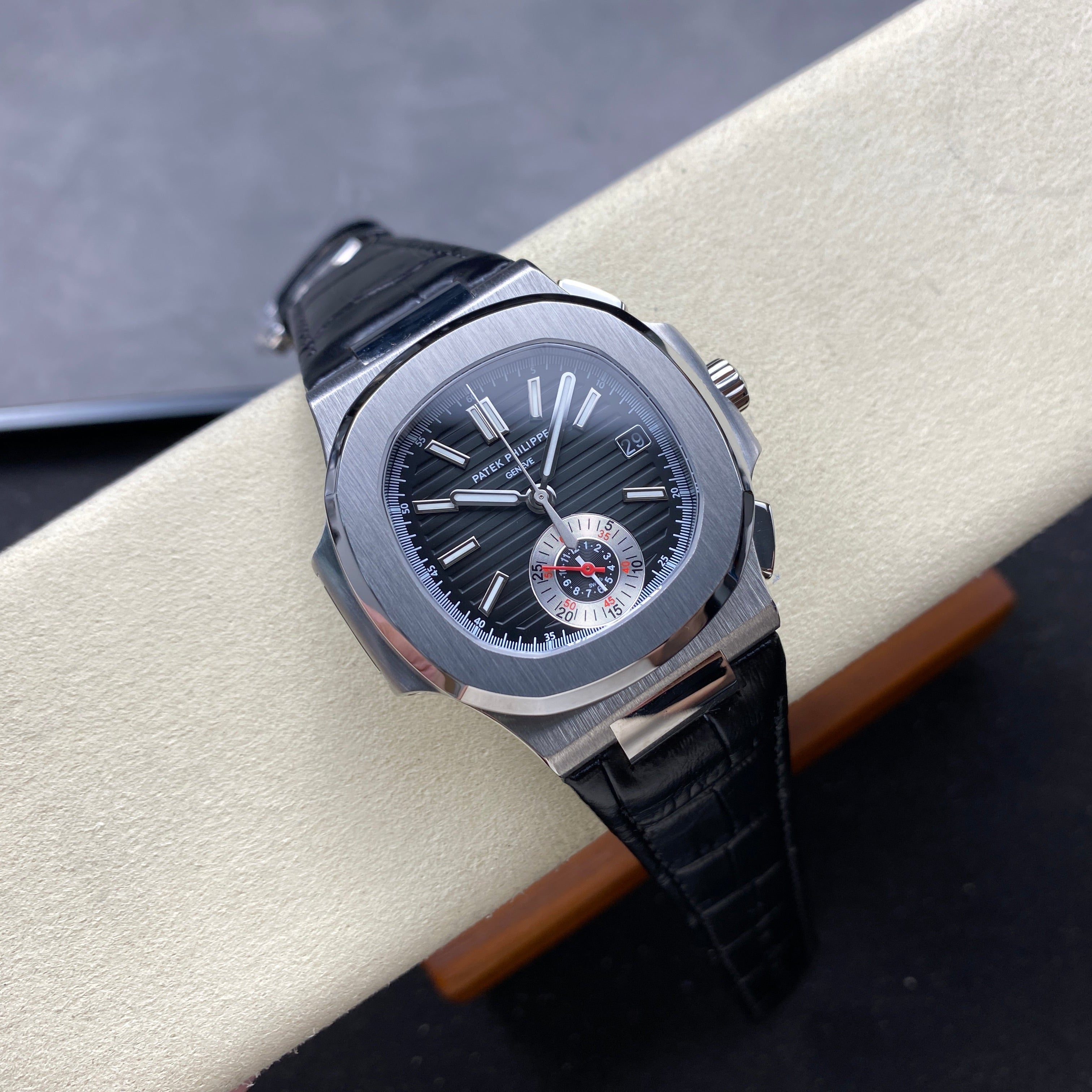 NAUTILUS STEEL CASE BLACK DIAL