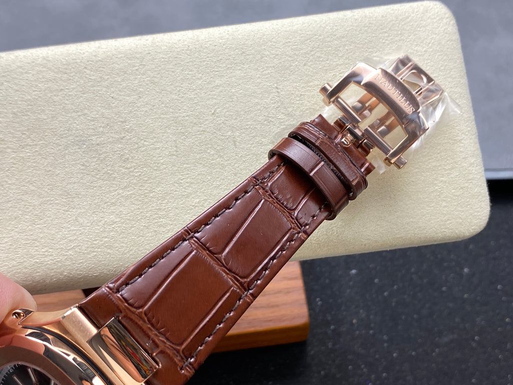 NAUTILUS ROSE GOLD CASE BLACK DIAL