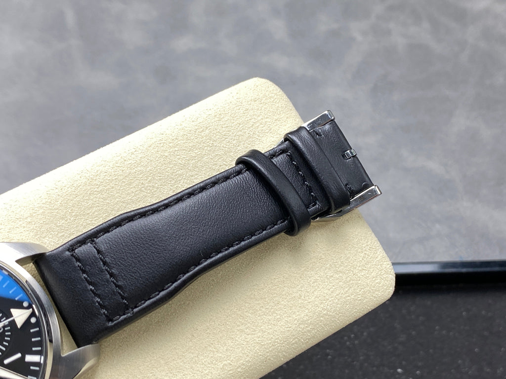 PILOT'S WATCH MARK XX STAINLESS STEEL CASE WITH BLACK LEATHER TRAP AND DIAL
