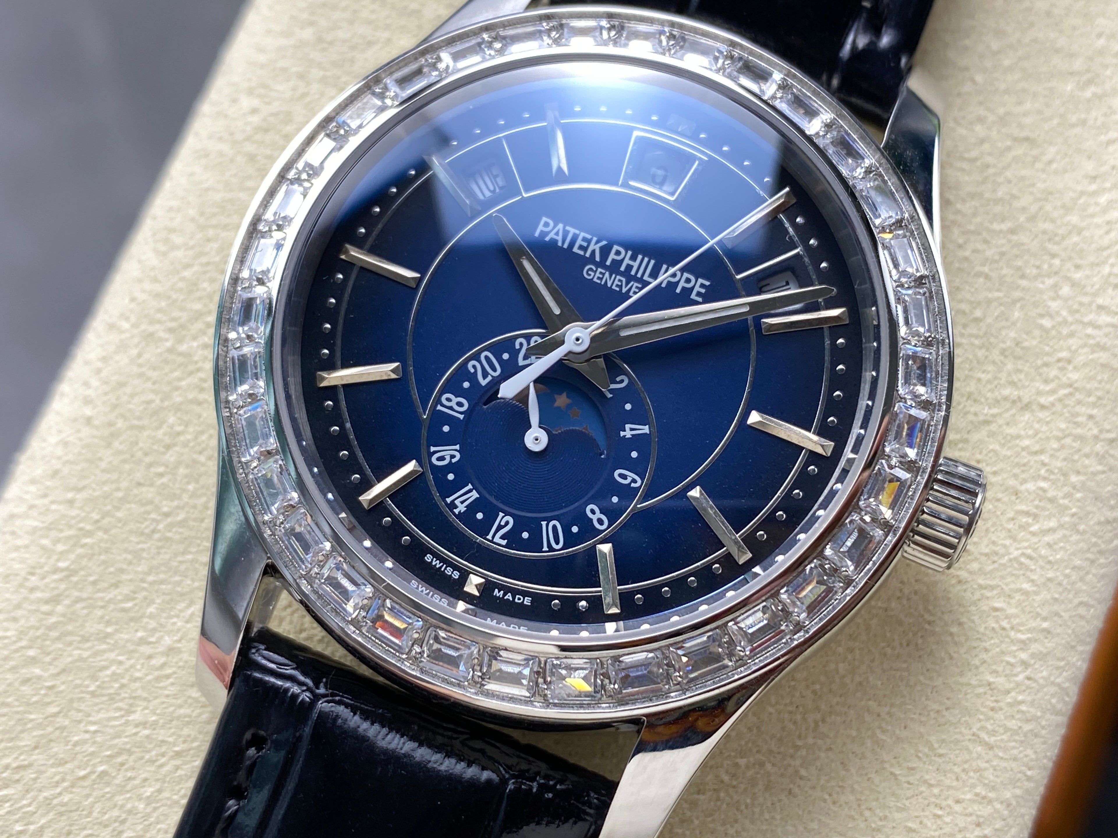 ANNUAL CALENDAR STEEL ATTACHED DIAMOND BEZEL NAVY BLUE DIAL