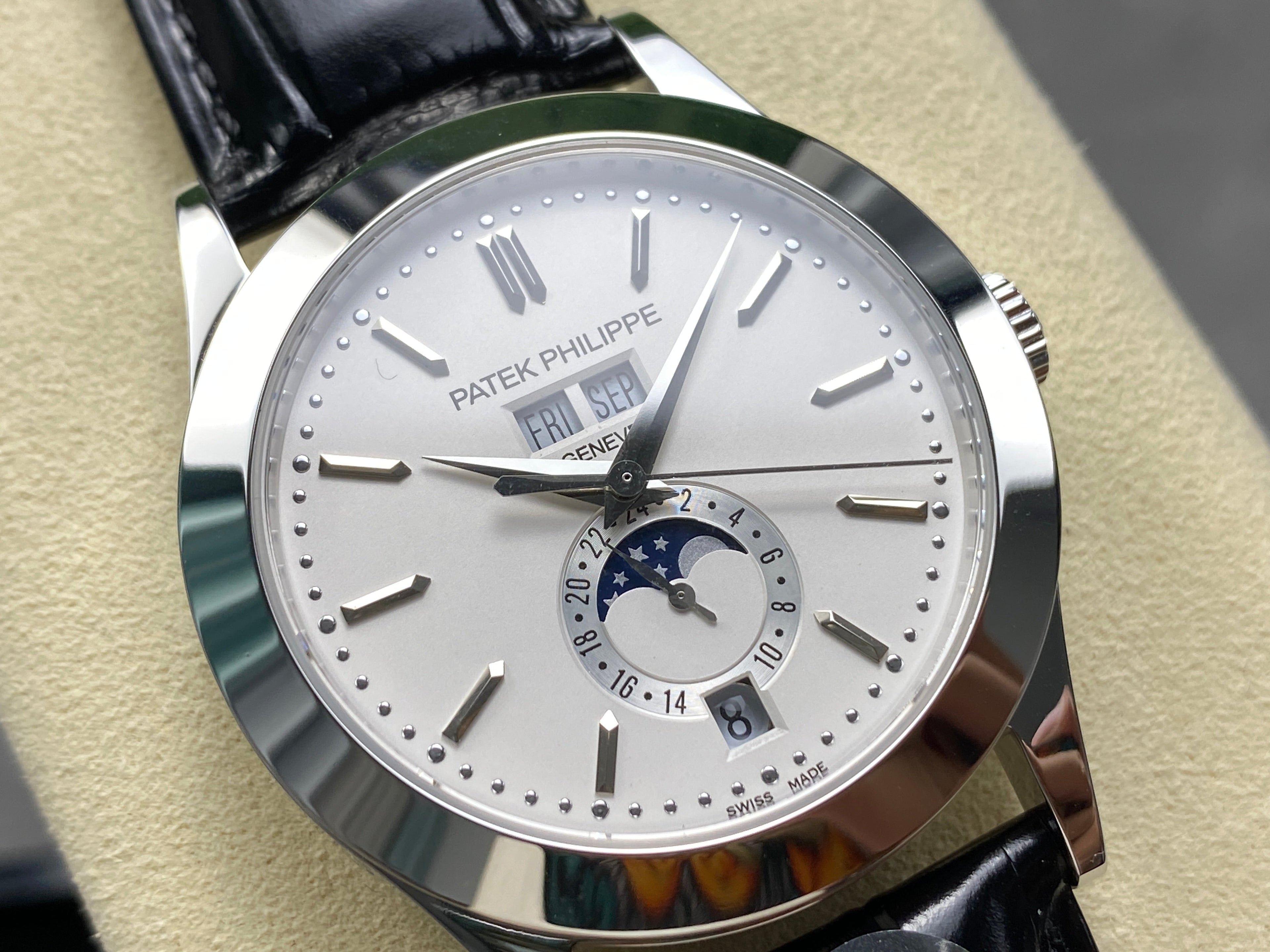 ANNUAL CALENDAR SELF-WINDING WHITE GOLD CASE BROWN BLACK STRAP