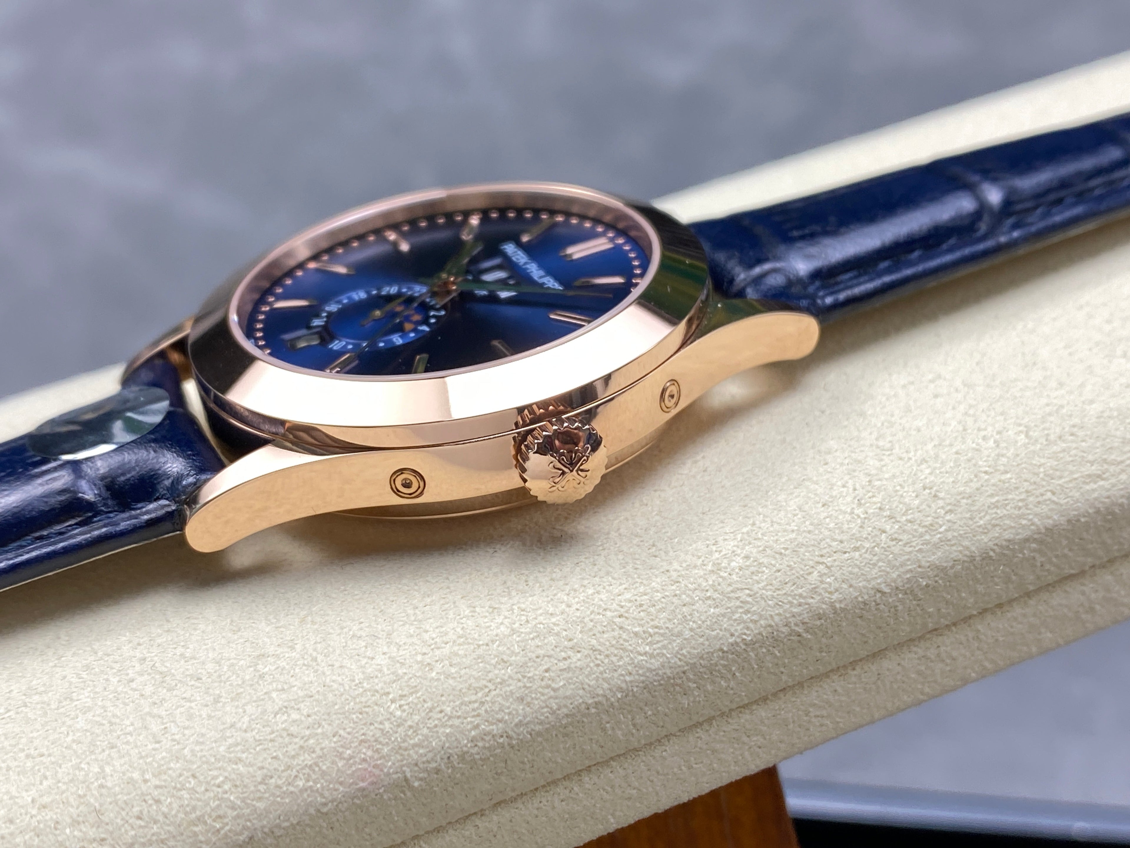 ANNUAL CALENDAR SELF-WINDING ROSE GOLD CASE BLUE SUNBURST DIAL