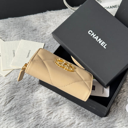 CC ZIPPED CARD HOLDER 11 IN BEIGE LAMBSKIN GOLD-TONE METALLIC