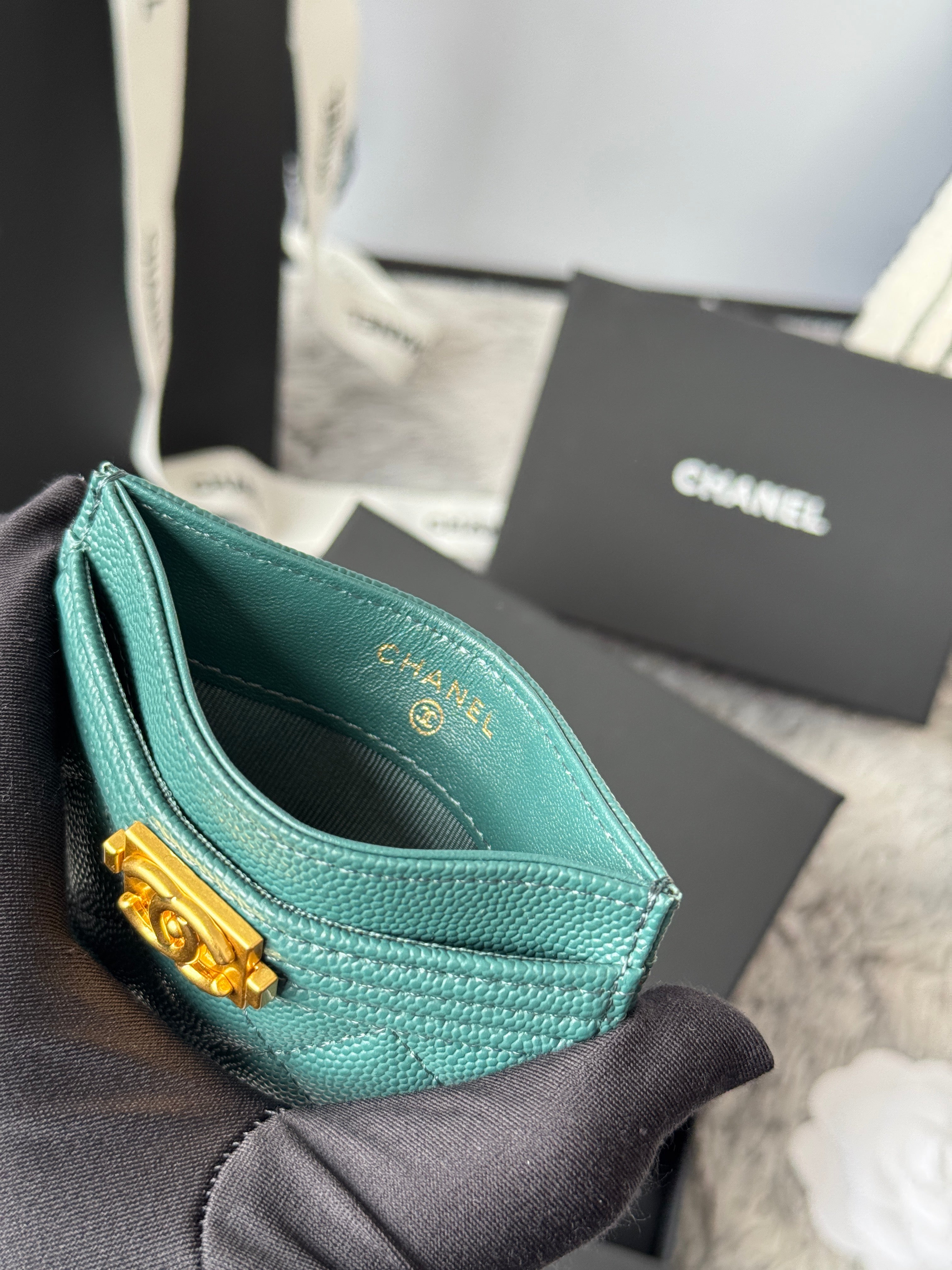 LEBOY CARD HOLDER 11 IN SHADOW GREEN GRAINED CALFSKIN GOLD-TONE HARDWARE