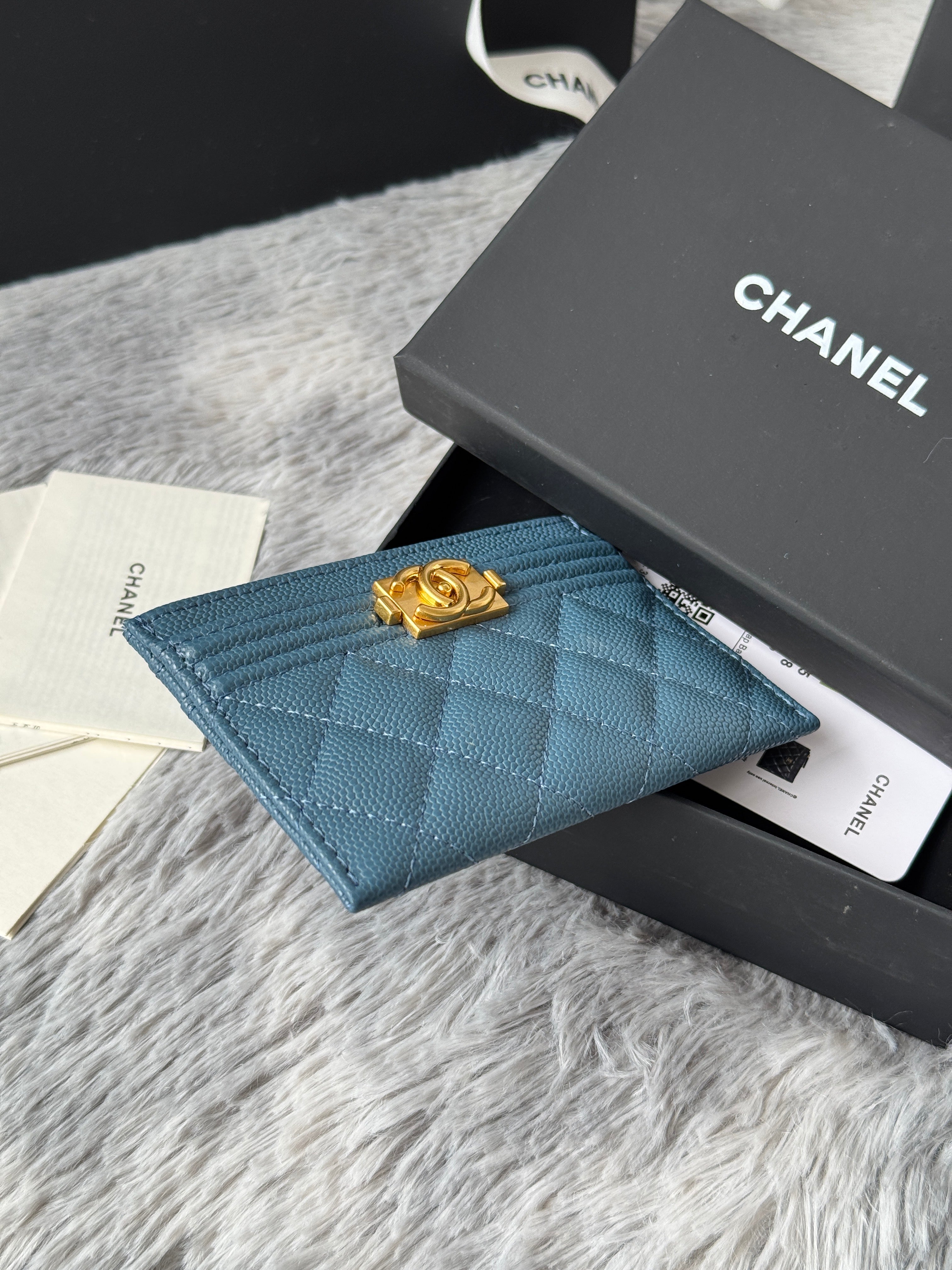 LEBOY CARD HOLDER 11 IN NEPAL BLUE GRAINED CALFSKIN GOLD-TONE HARDWARE