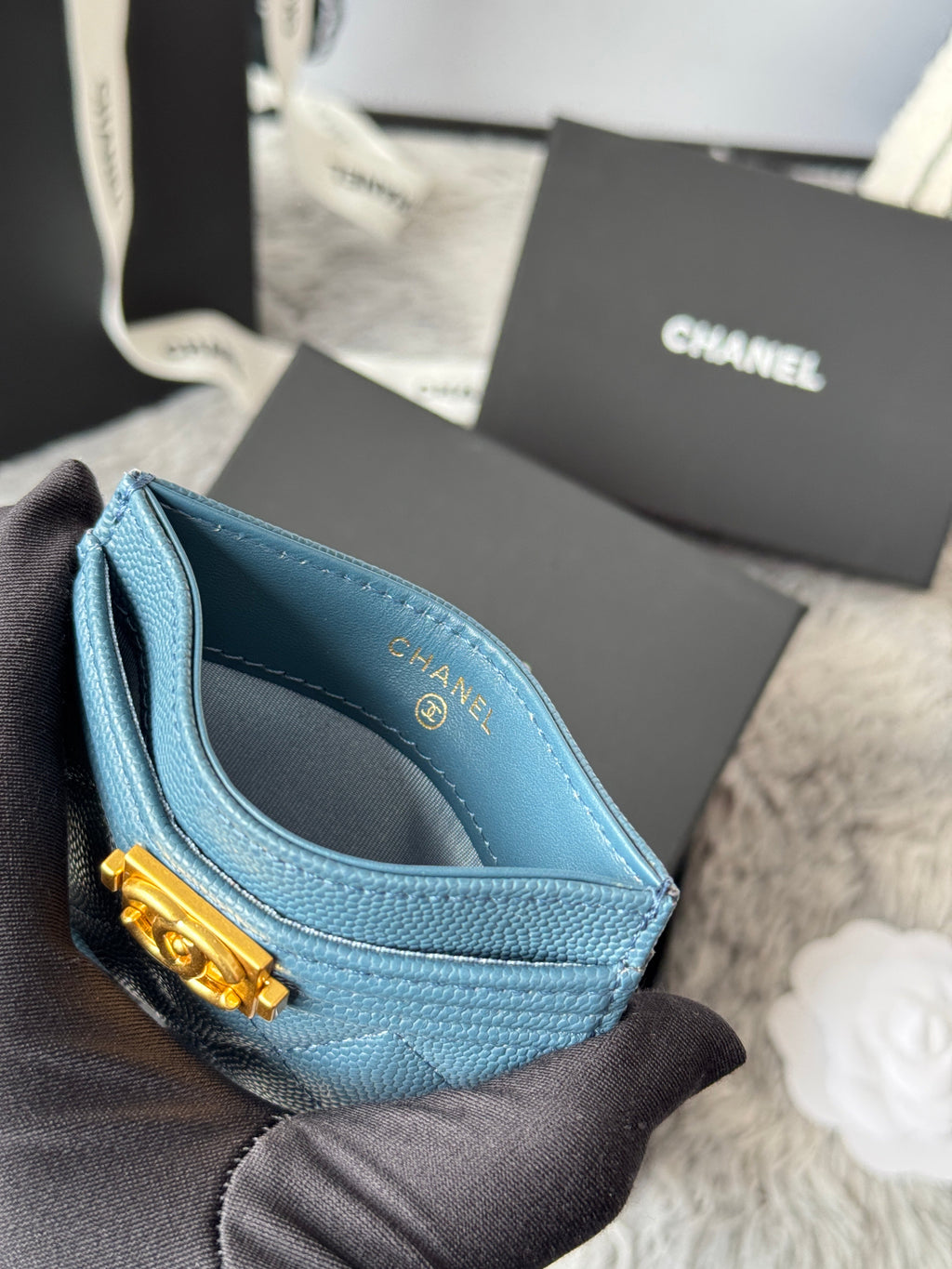 LEBOY CARD HOLDER 11 IN NEPAL BLUE GRAINED CALFSKIN GOLD-TONE HARDWARE
