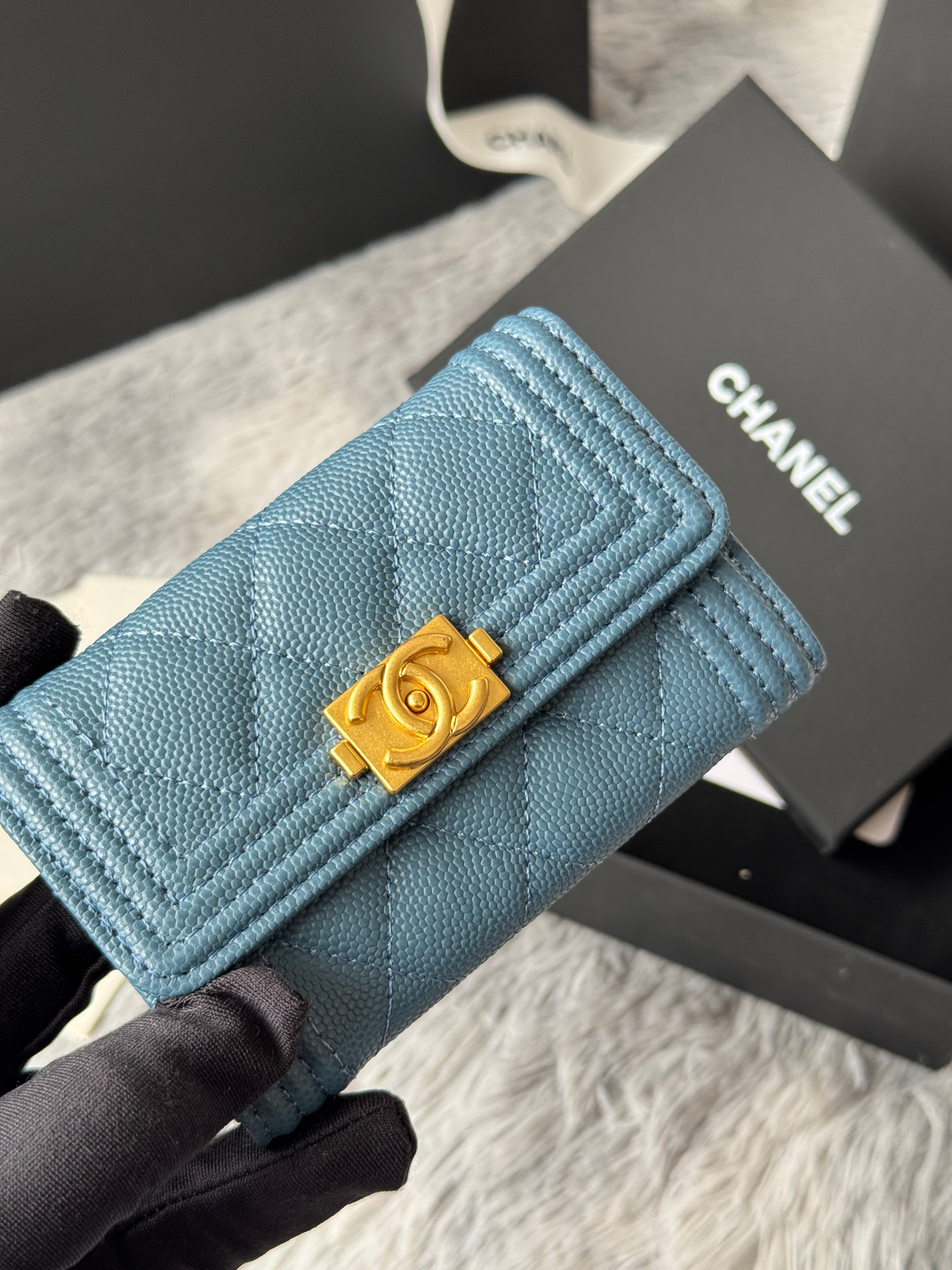 LEBOY WALLET 11 IN NEPAL BLUE GRAINED CALFSKIN GOLD-TONE HARDWARE